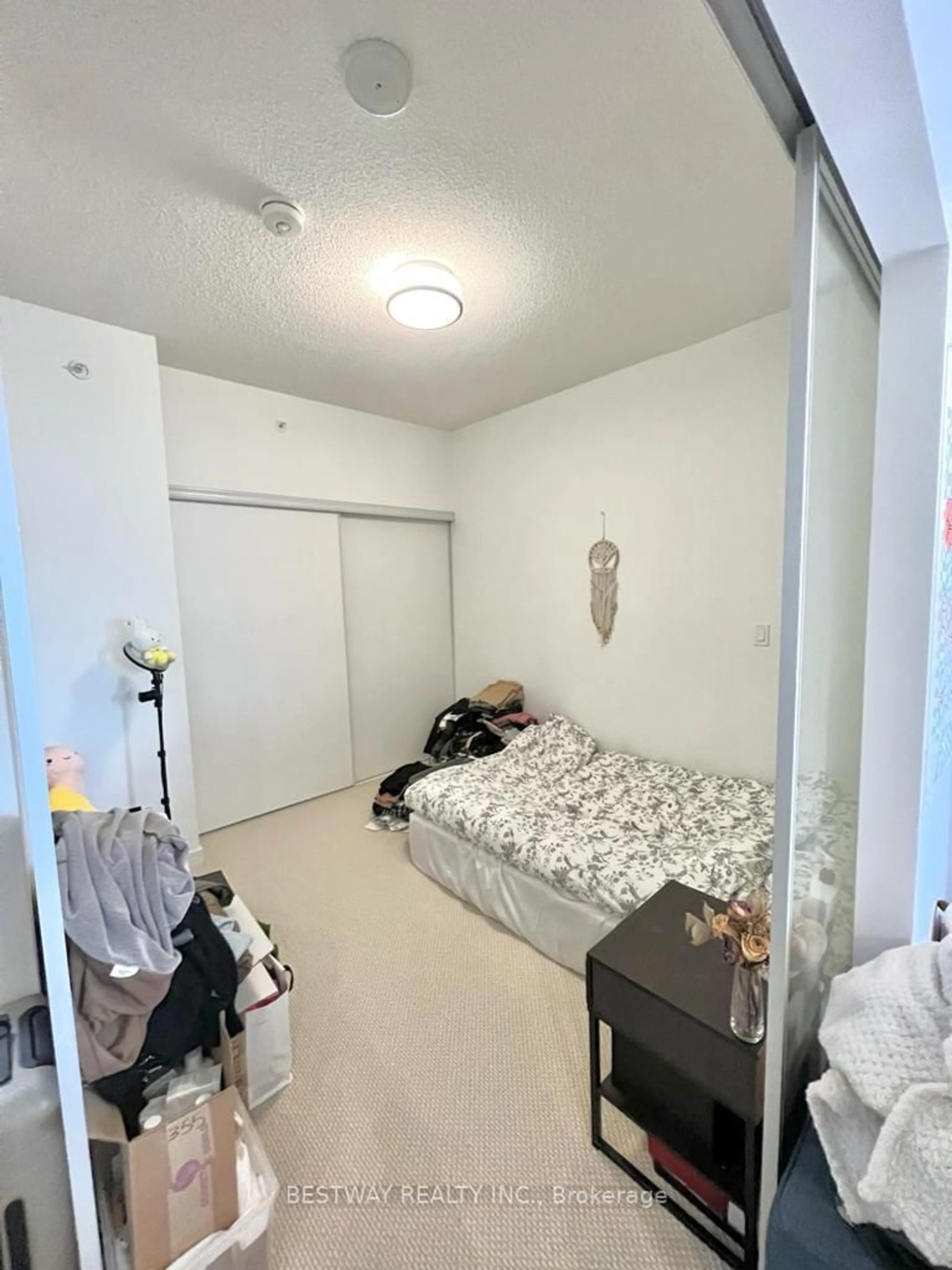 A pic of a room for 621 Sheppard Ave #355, Toronto Ontario M2K 1B5