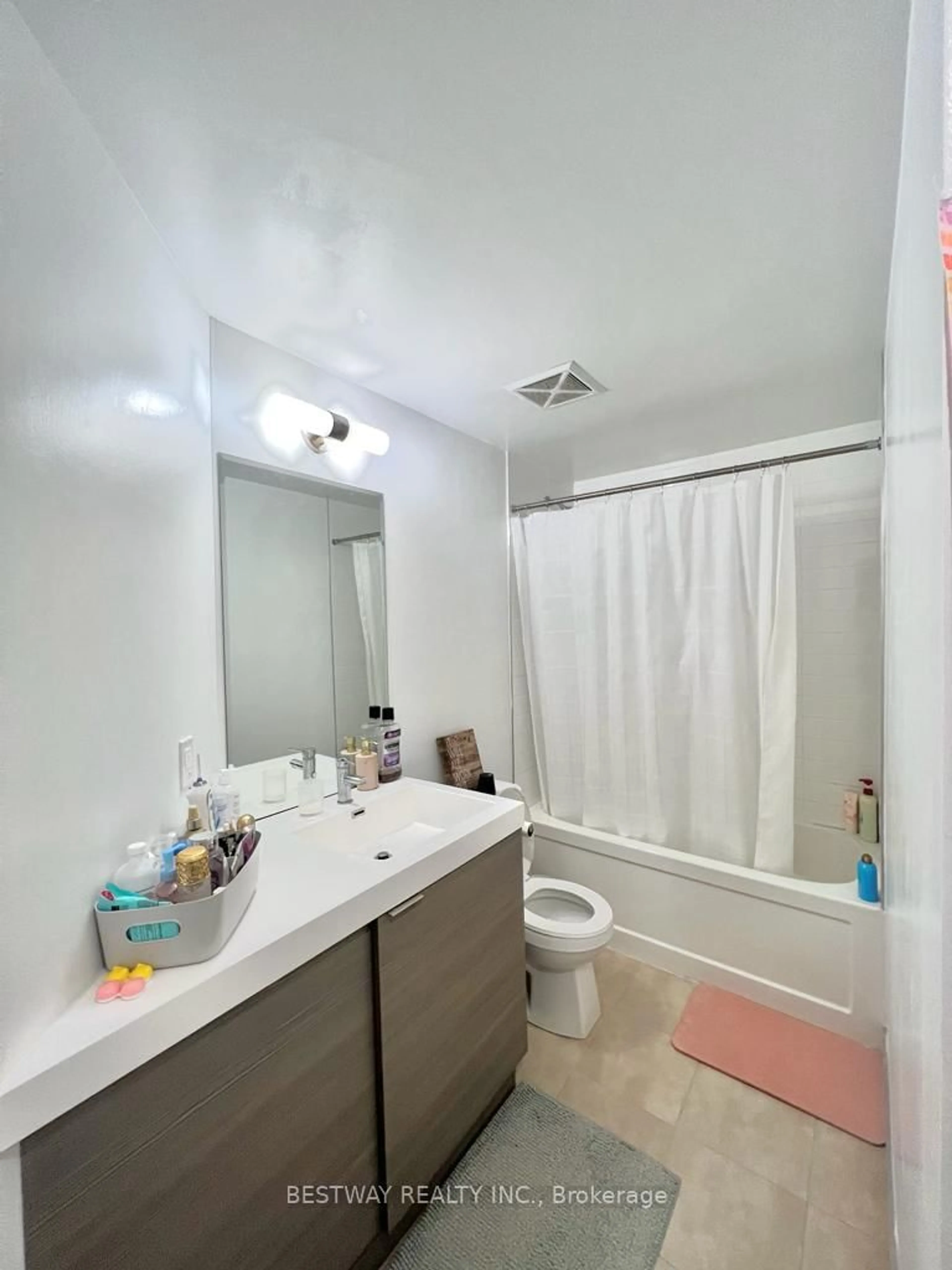 Standard bathroom, floor is not visible for 621 Sheppard Ave #355, Toronto Ontario M2K 1B5