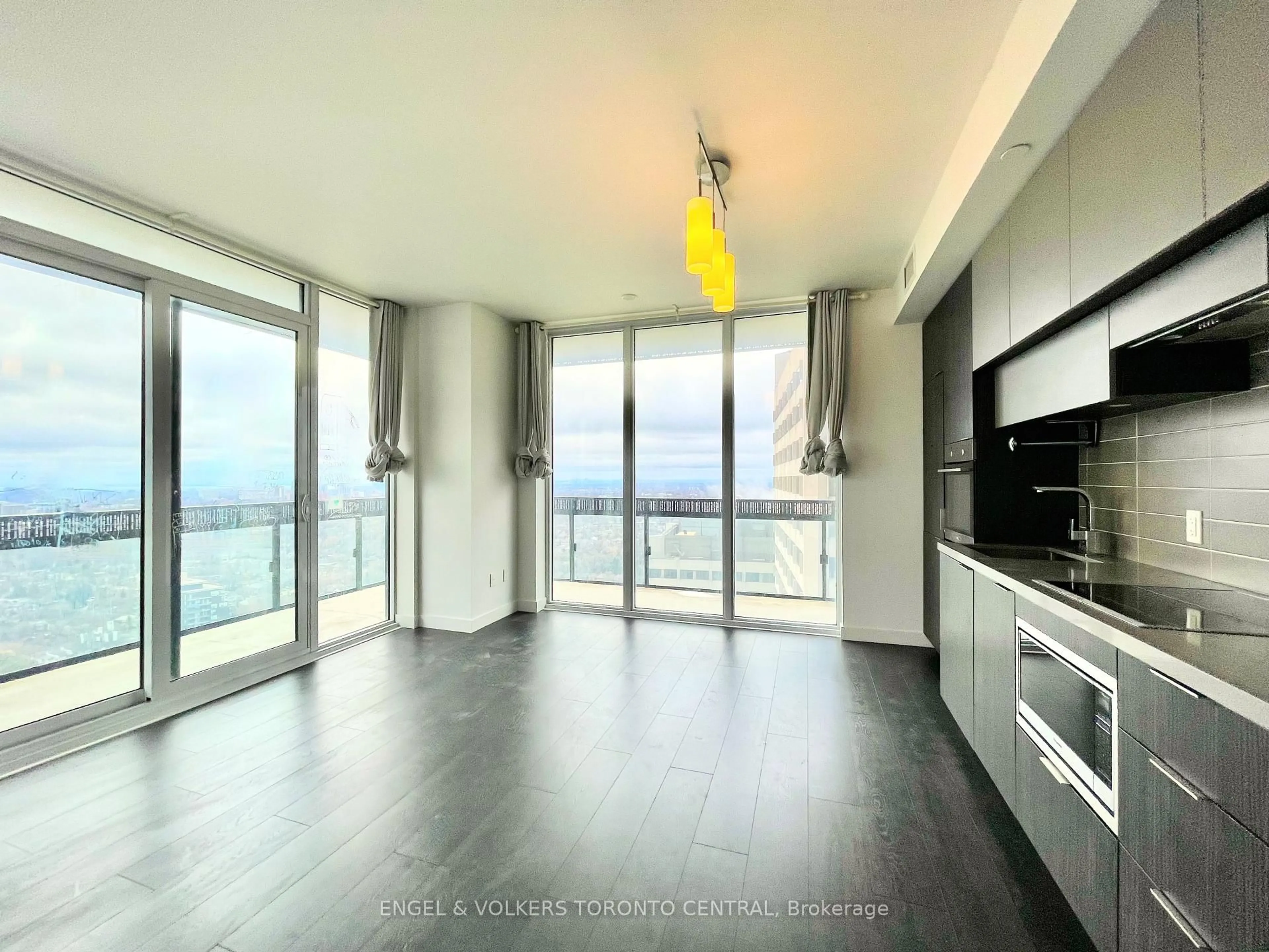 A pic of a room for 8 Eglinton Ave #3002, Toronto Ontario M4P 1A6