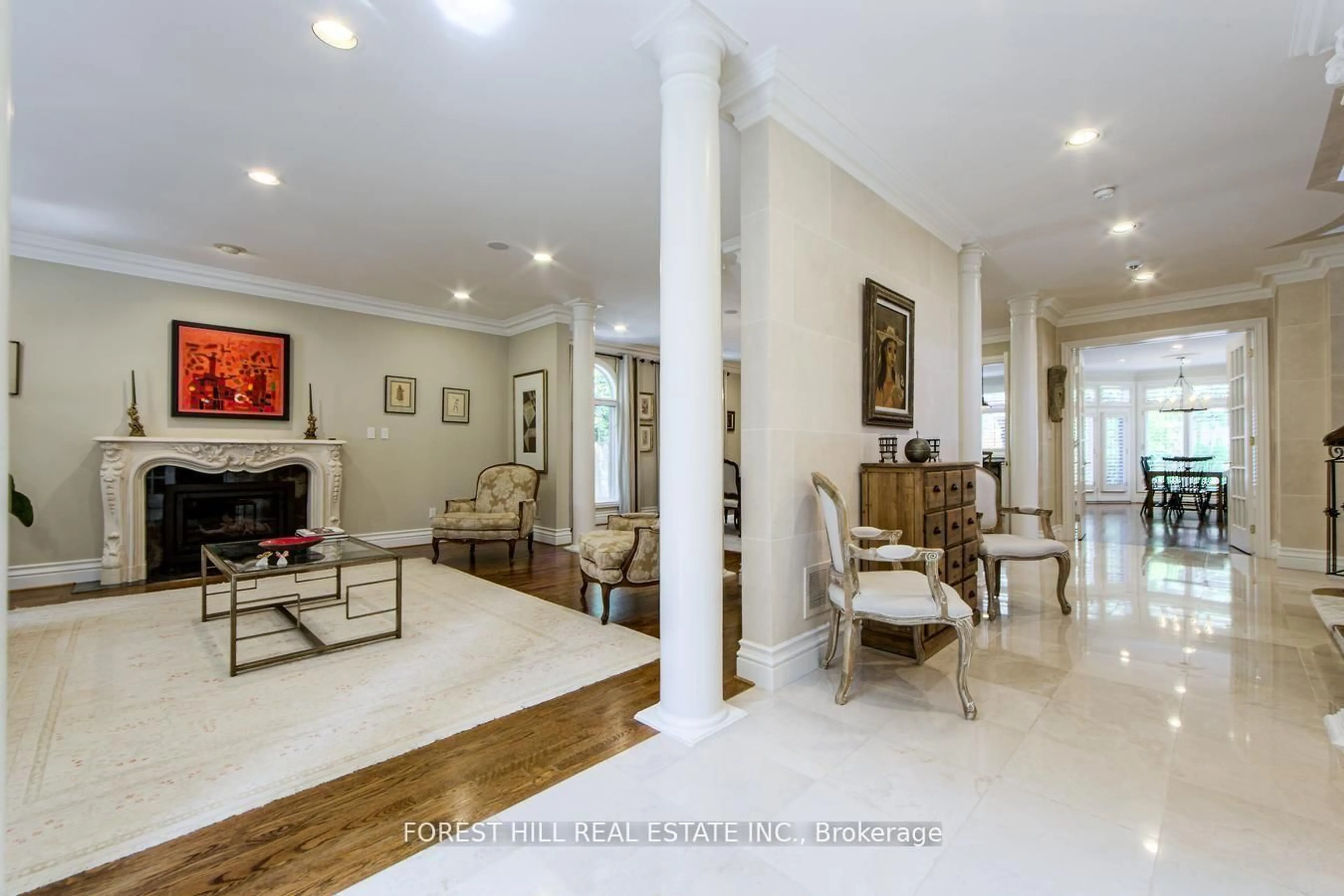Indoor foyer for 42 Aldershot Cres, Toronto Ontario M2P 1L9