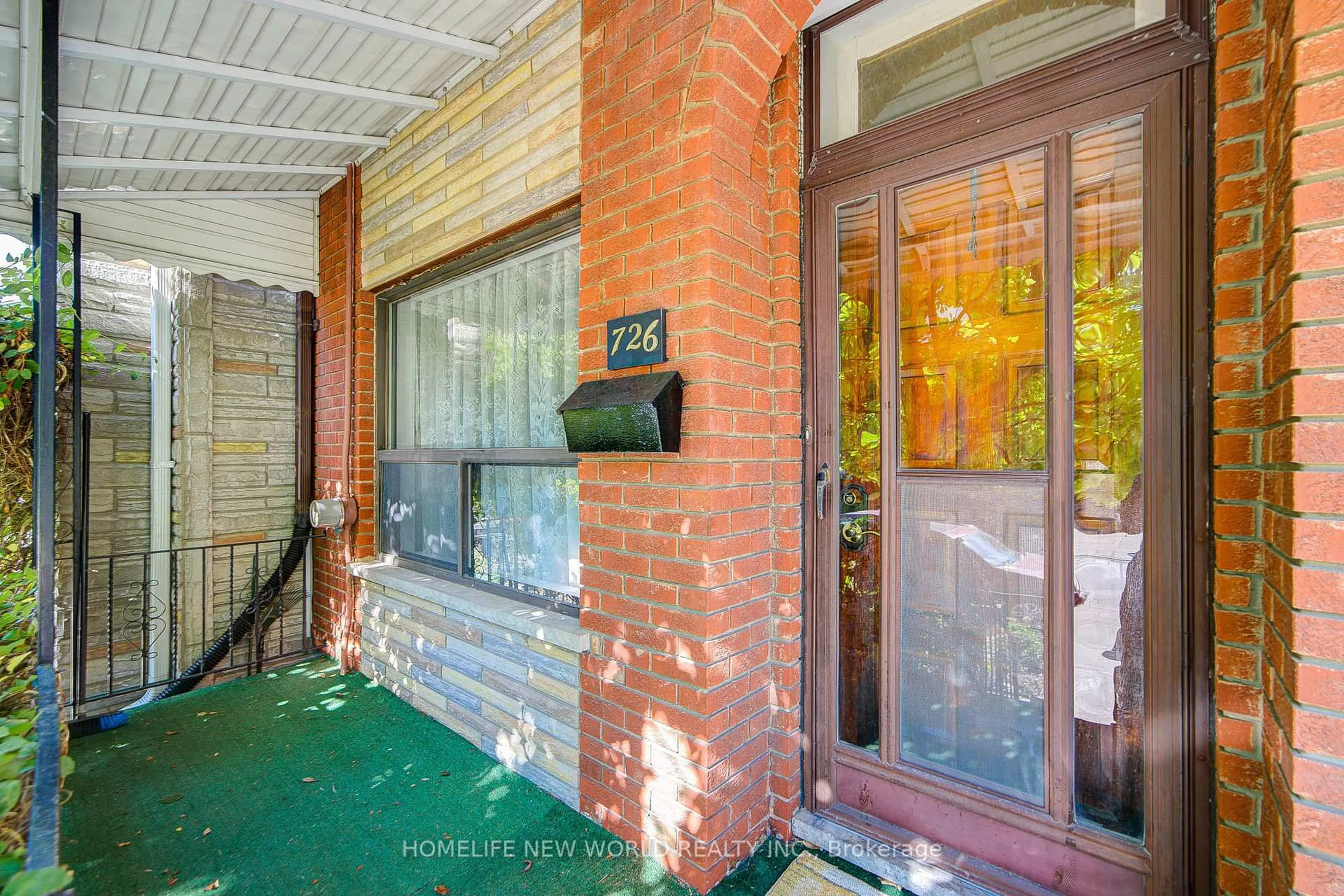 Unknown for 726 Adelaide St, Toronto Ontario M6J 1B1