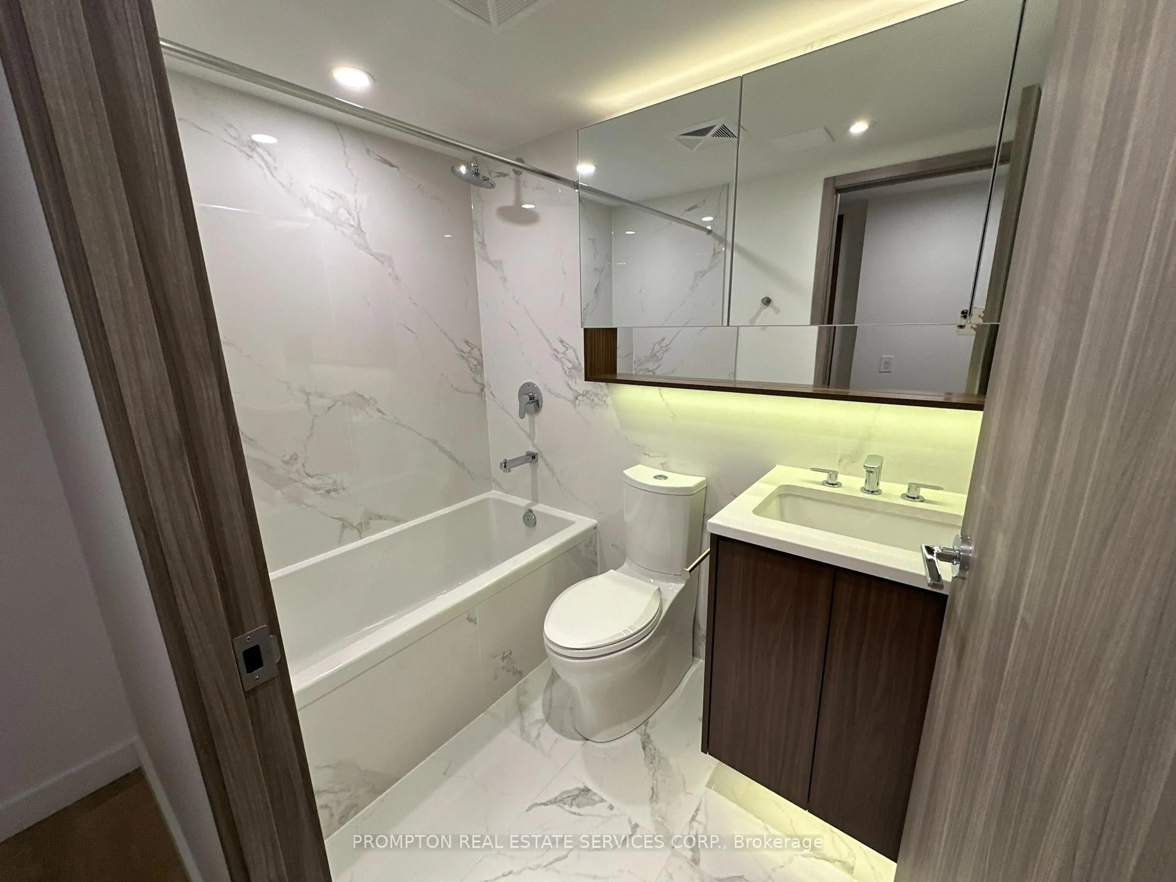 Standard bathroom, unknown for 38 Widmer St #607, Toronto Ontario M5V 0P7