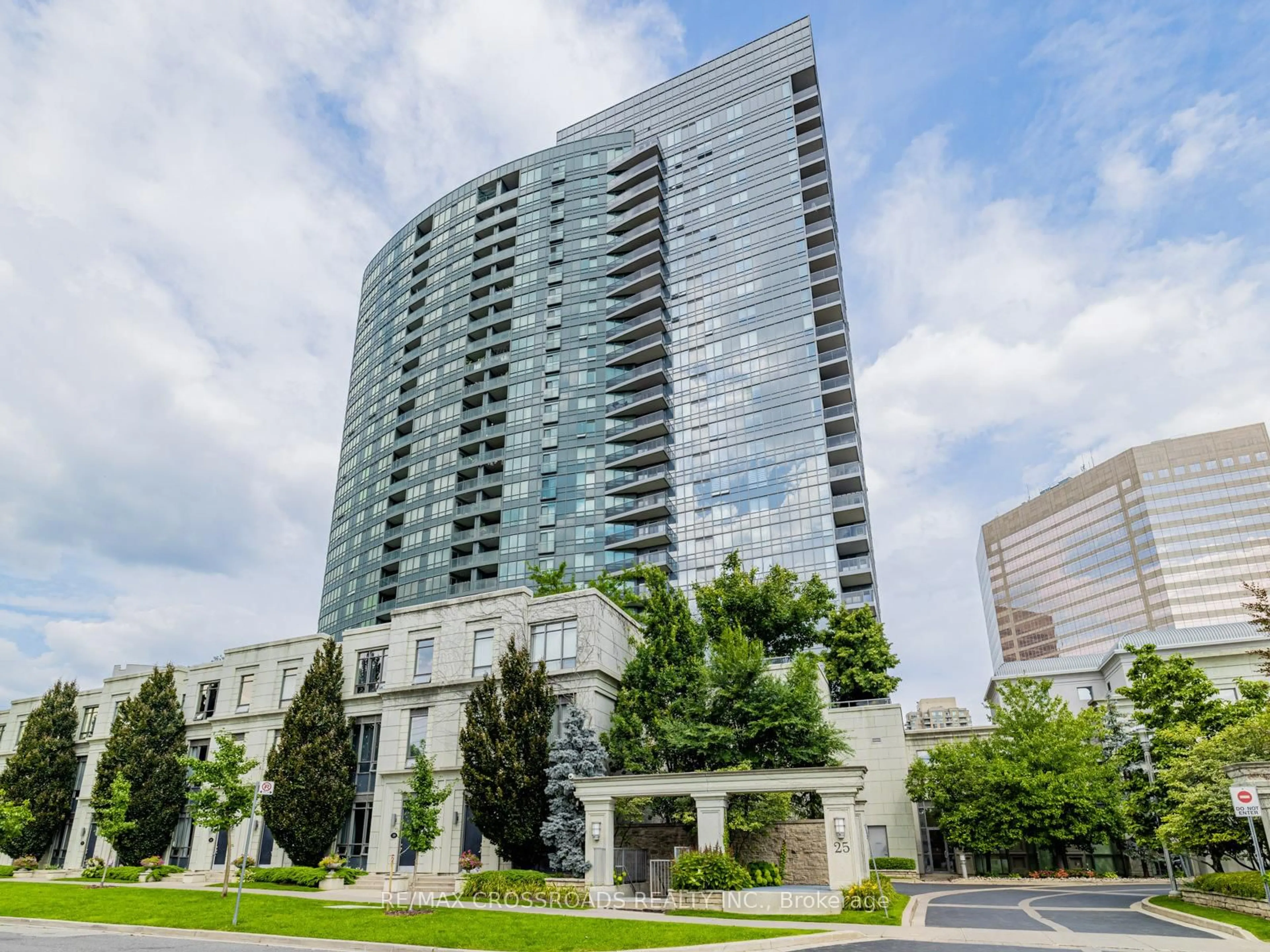 Indoor foyer for 25 Greenview Ave #324, Toronto Ontario M2M 0A5