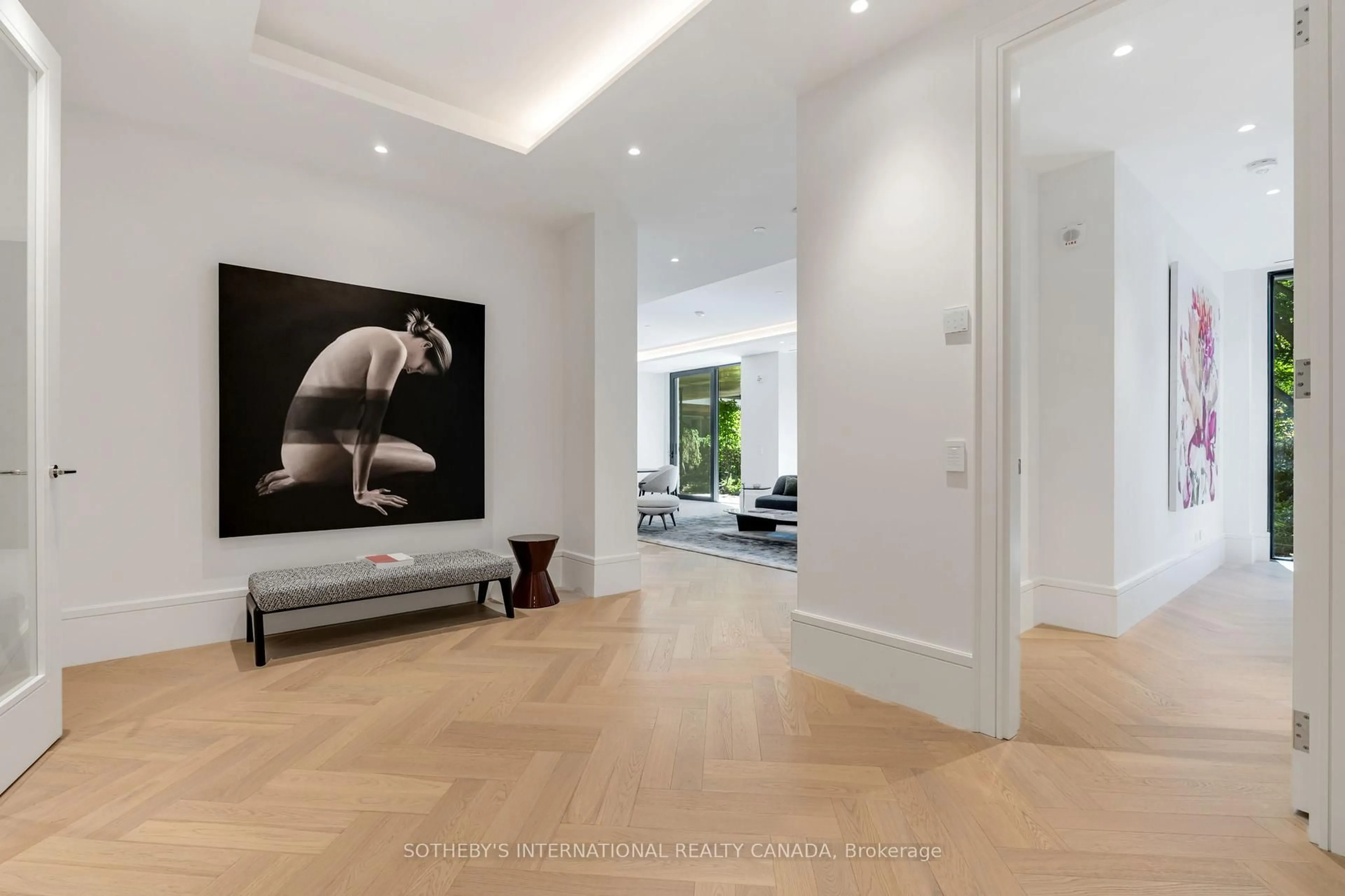 Indoor foyer for 7 Dale Ave #104, Toronto Ontario M4W 1K2