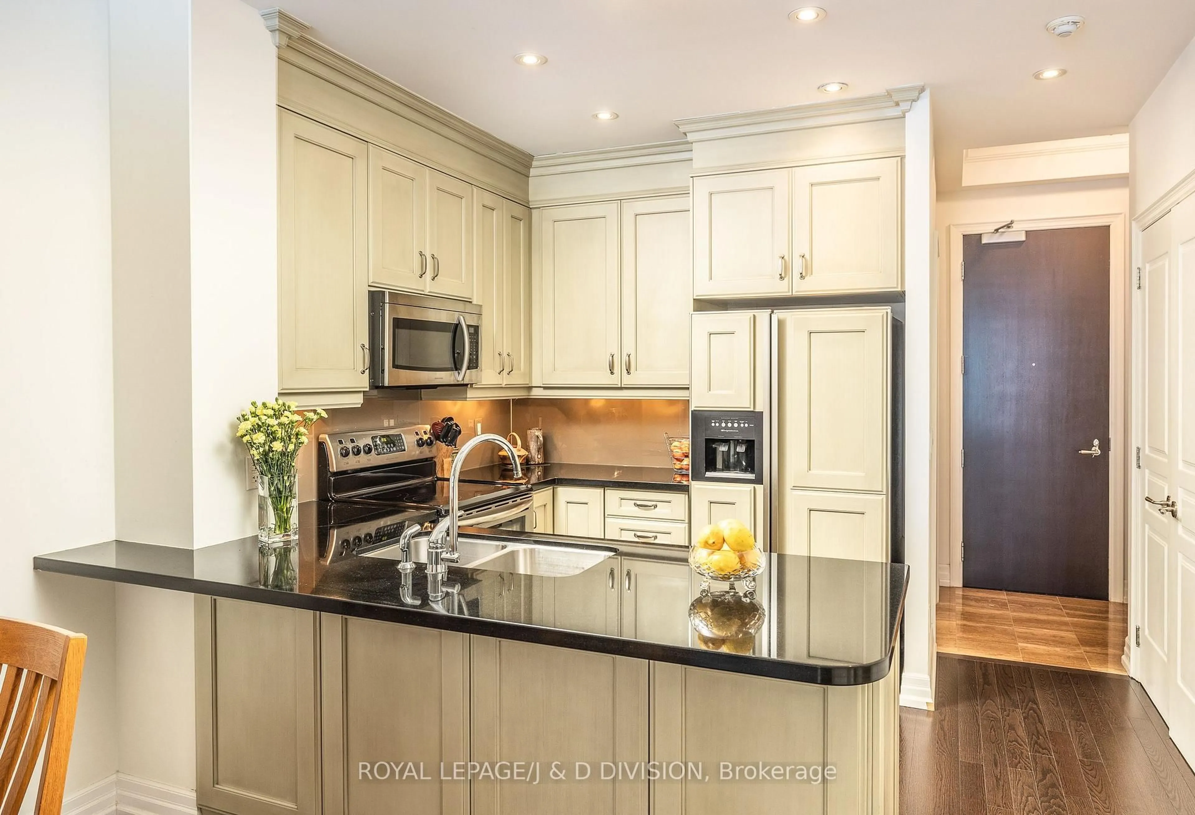 Open concept kitchen, unknown for 21 Burkebrook Pl #215, Toronto Ontario M4G 0A2