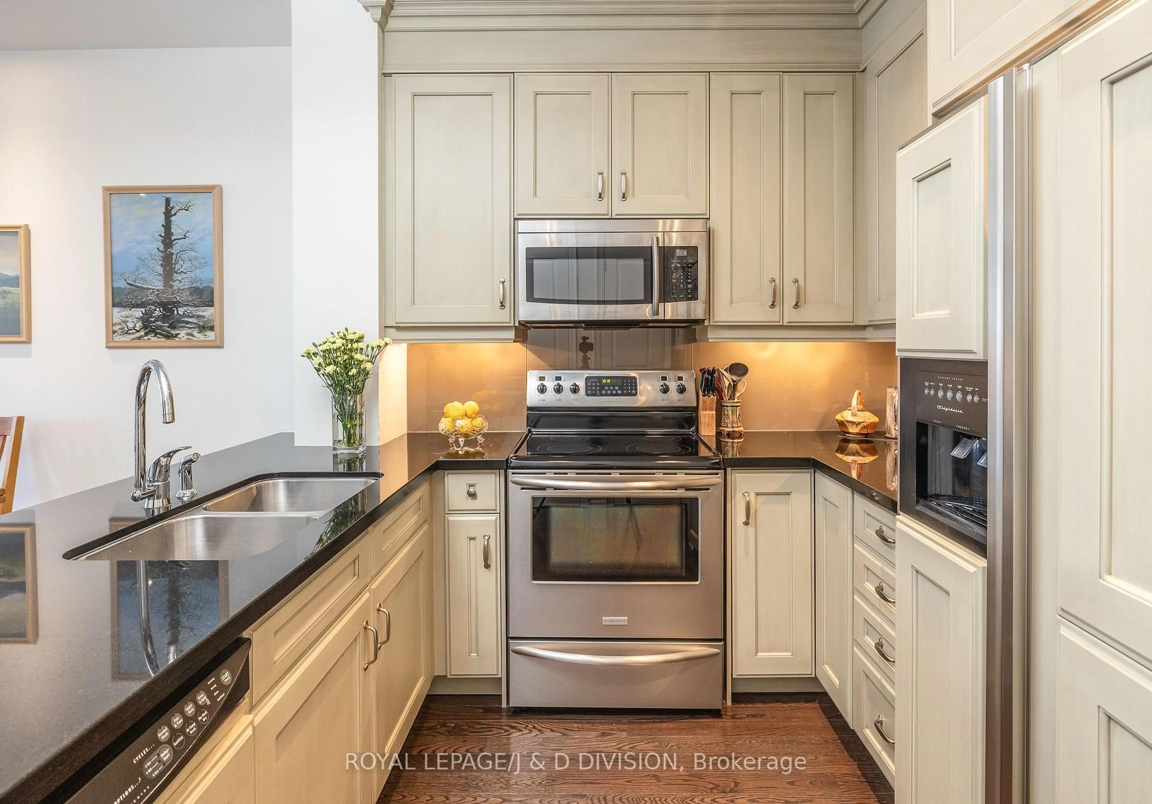 Unknown for 21 Burkebrook Pl #215, Toronto Ontario M4G 0A2