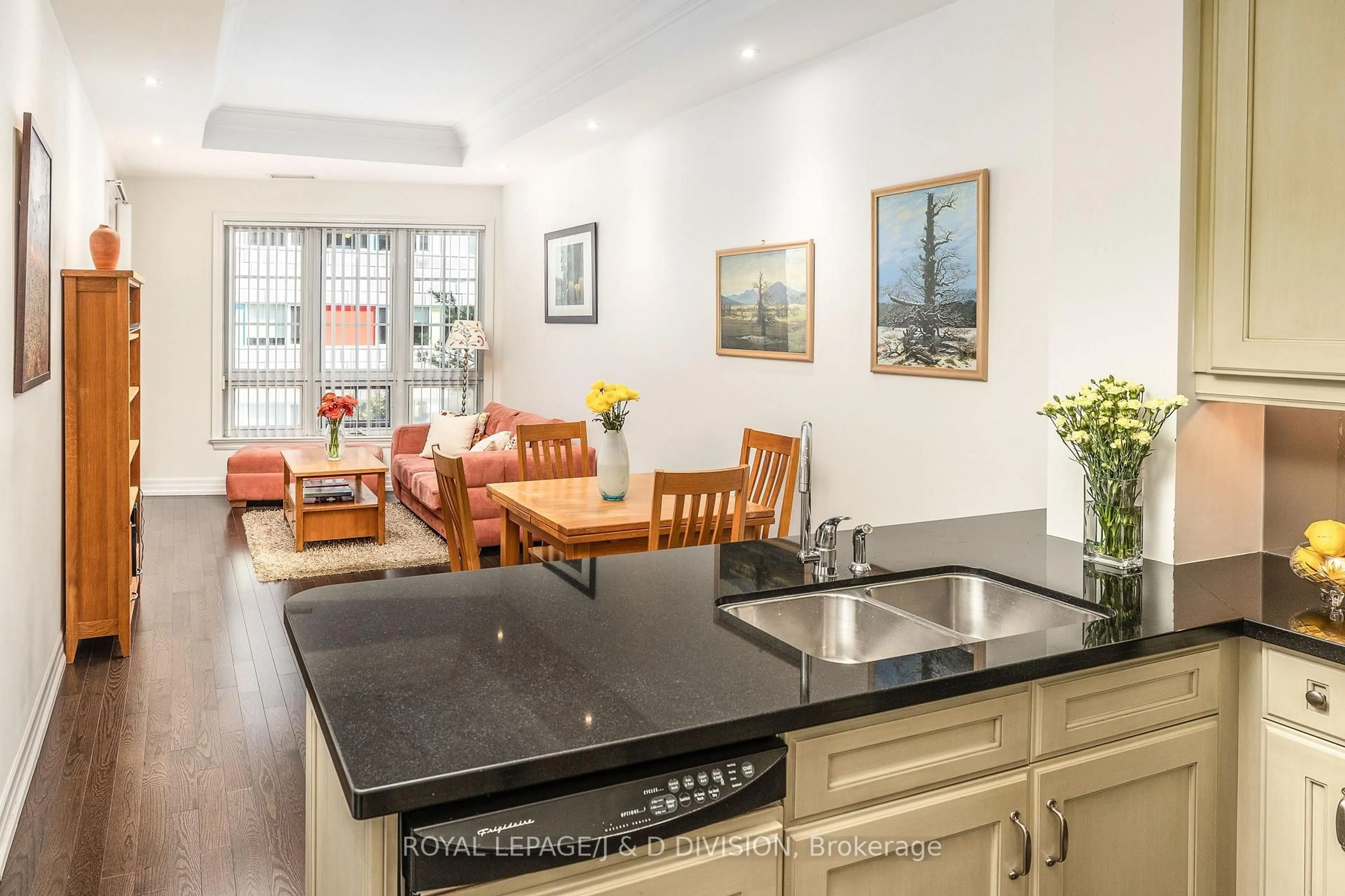 Open concept kitchen, unknown for 21 Burkebrook Pl #215, Toronto Ontario M4G 0A2