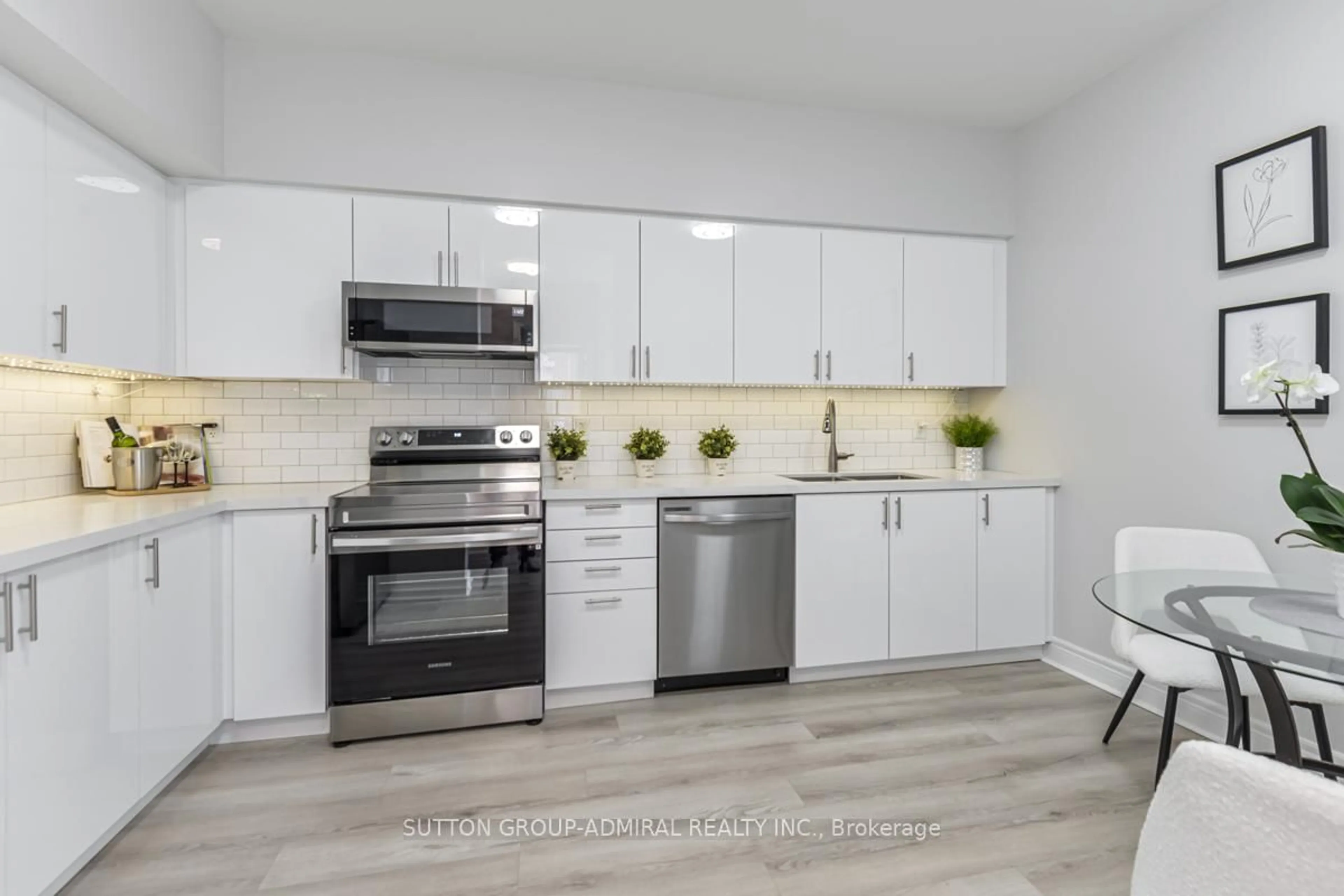 Standard kitchen, unknown for 1 Clairtrell Rd #309, Toronto Ontario M2N 7H6