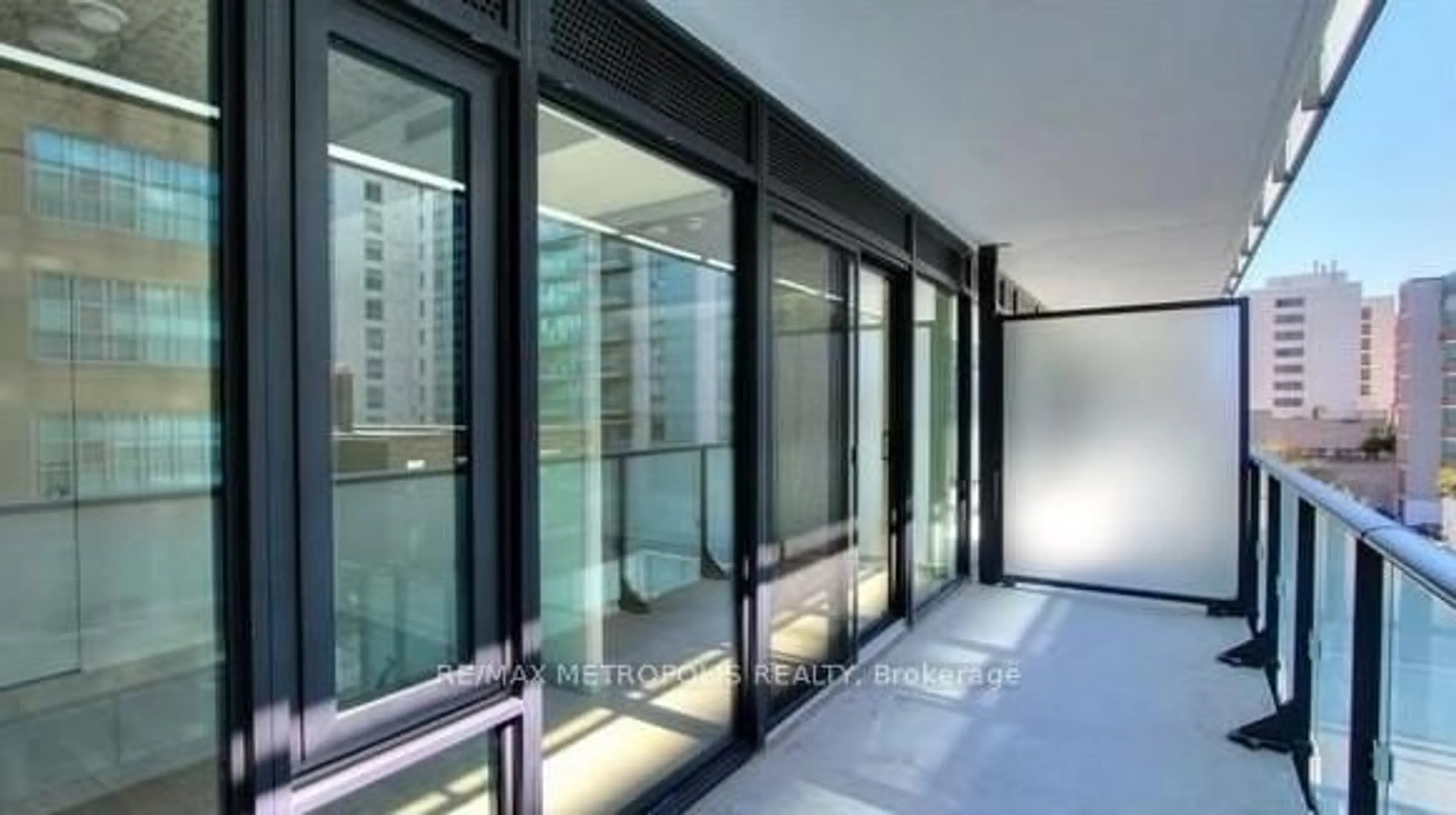 Indoor foyer for 185 Roehampton Ave #301, Toronto Ontario M4P 0C6