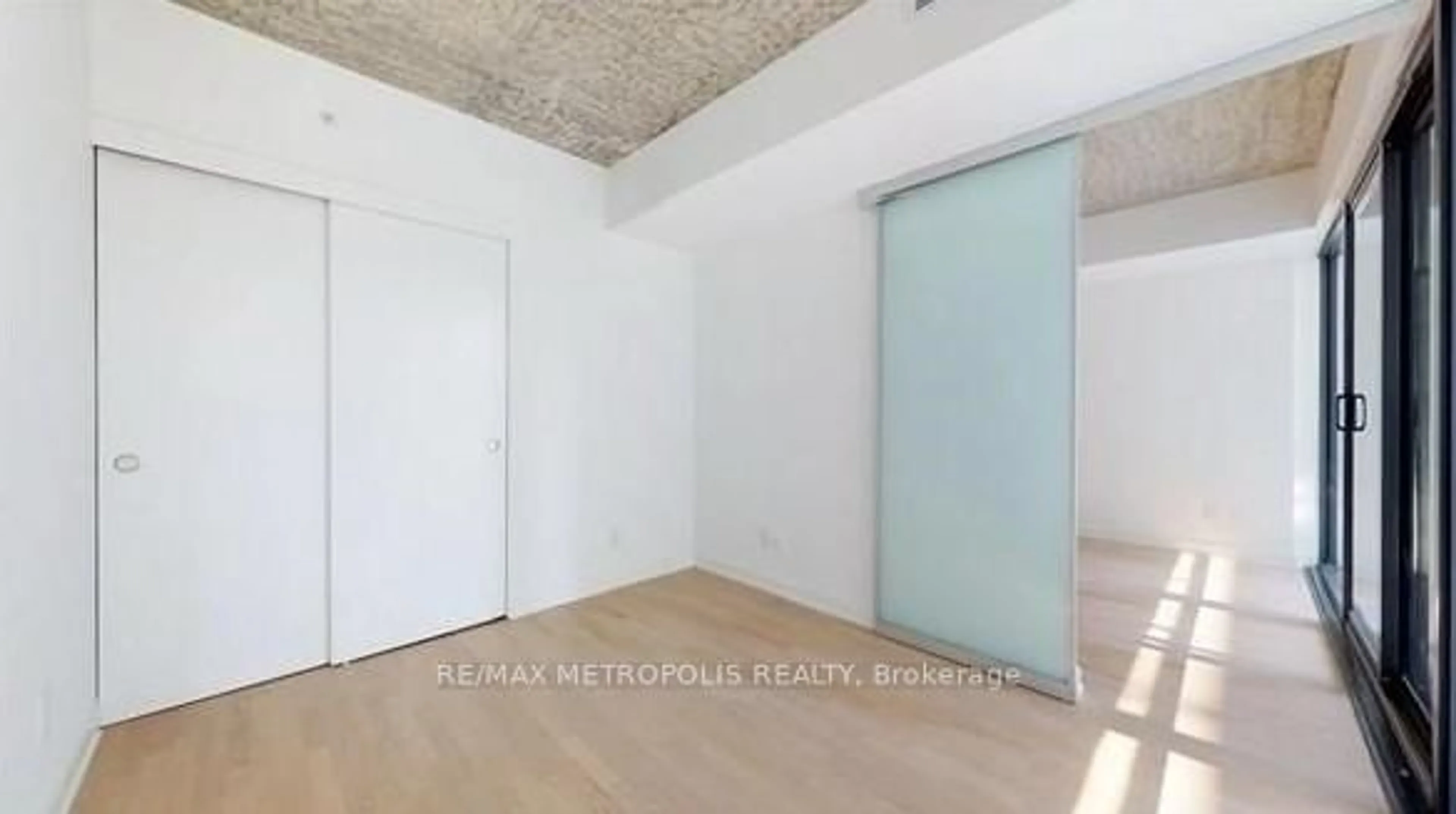 A pic of a room for 185 Roehampton Ave #301, Toronto Ontario M4P 0C6