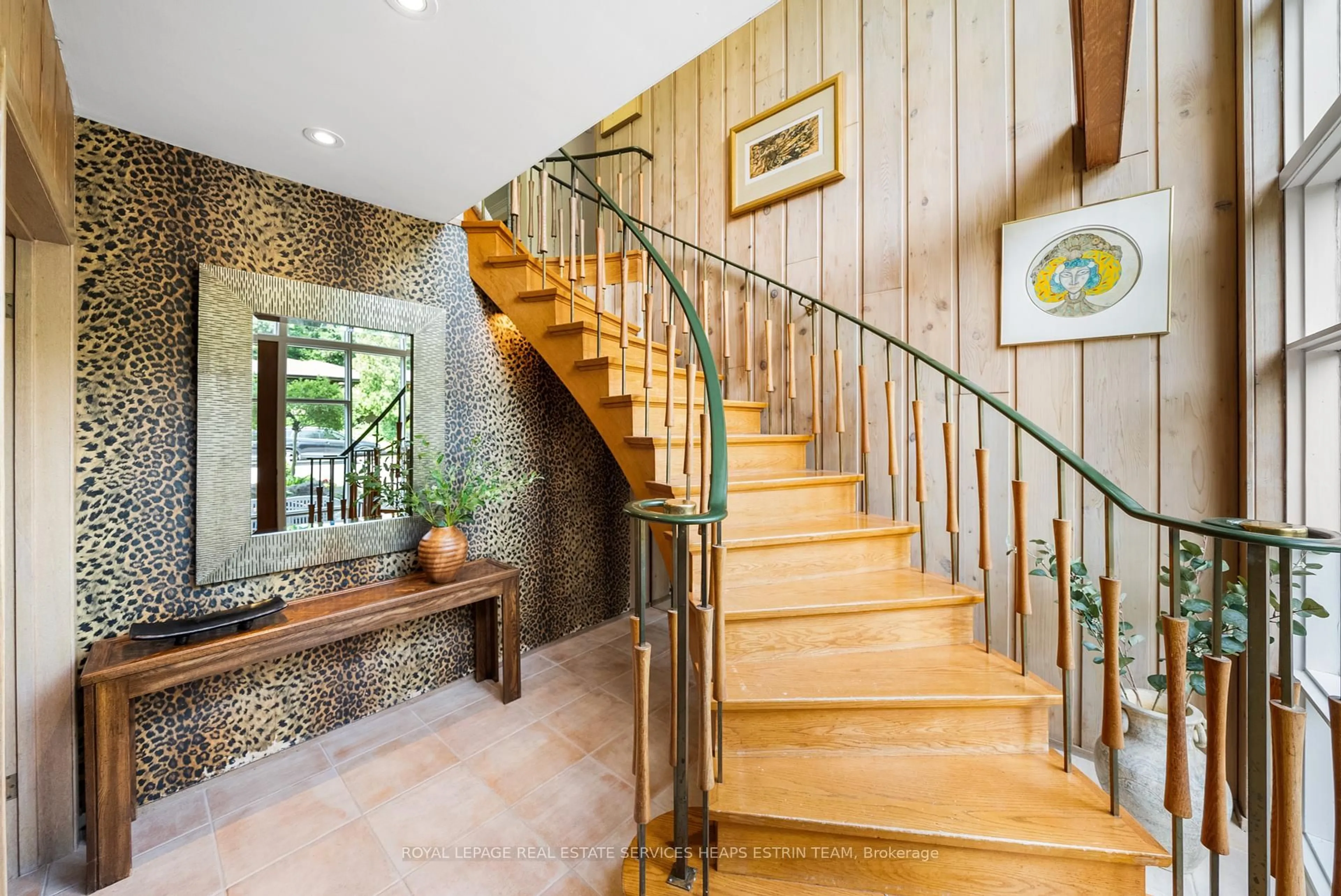Indoor foyer for 9 Audubon Crt, Toronto Ontario M2N 1T8