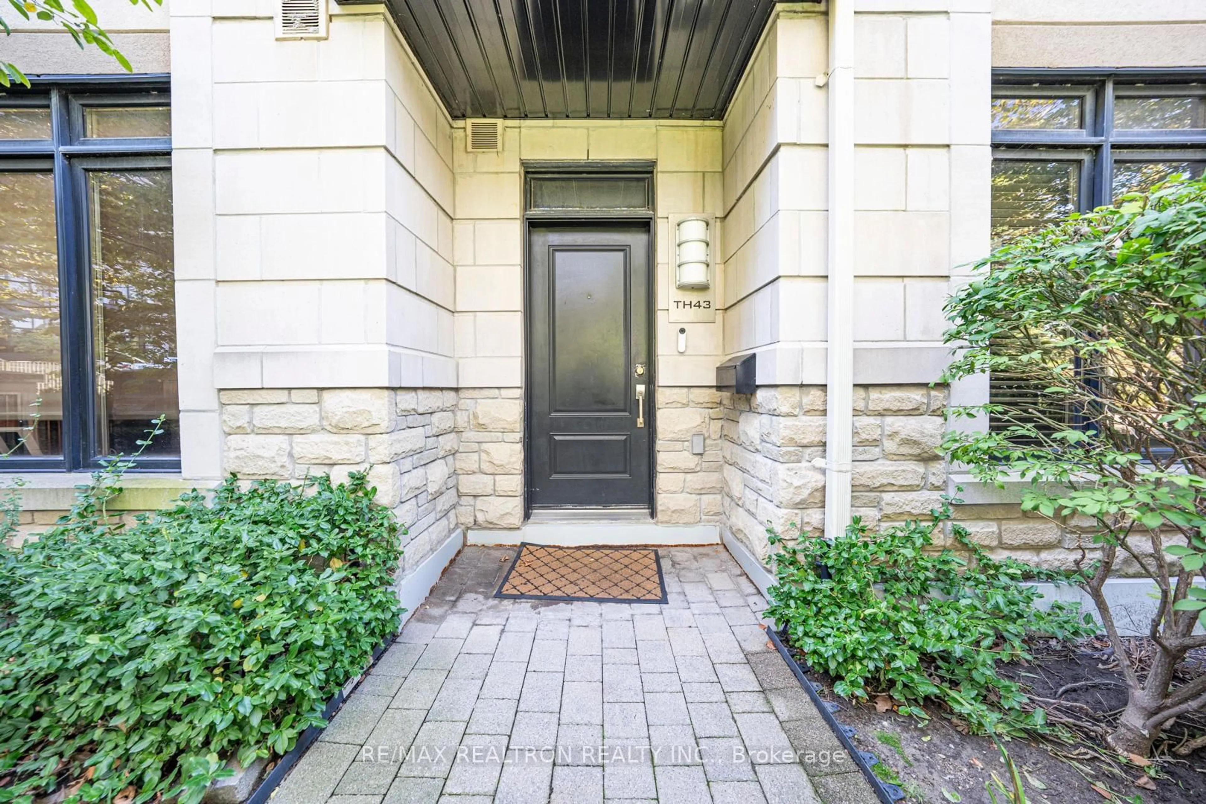 Indoor entryway for 115 Harrison Garden Blvd #Th43, Toronto Ontario M2N 2T2