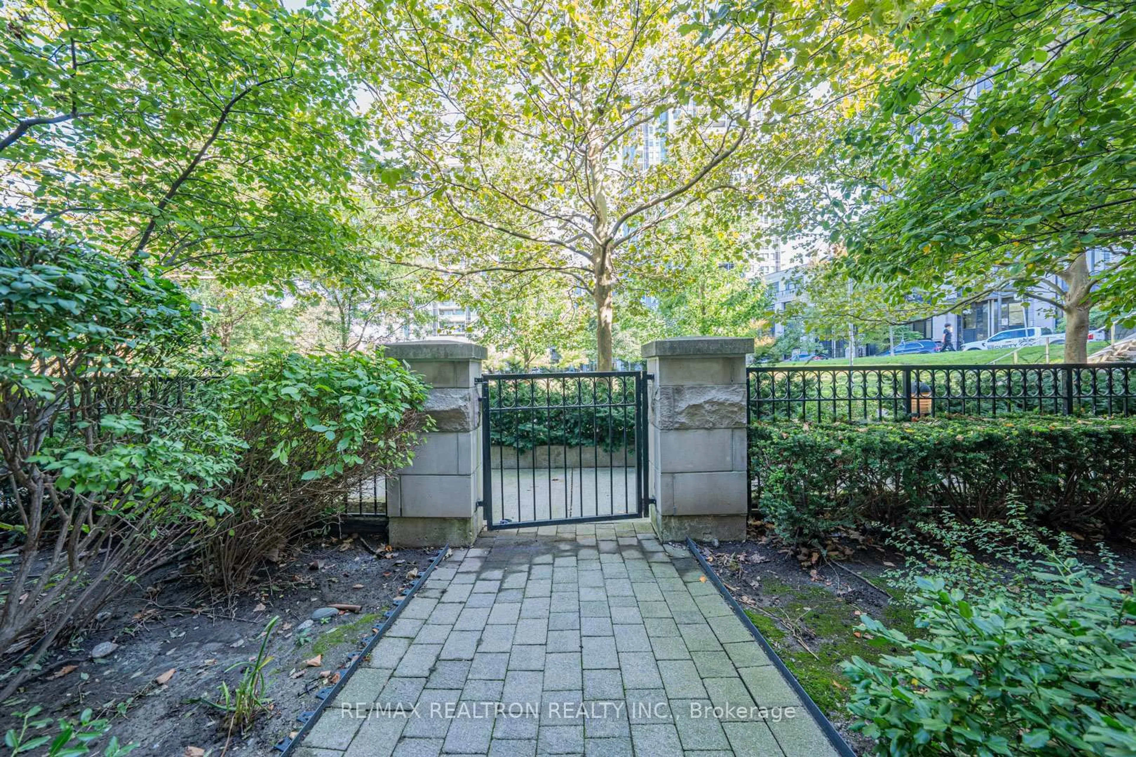 Patio, street for 115 Harrison Garden Blvd #Th43, Toronto Ontario M2N 2T2