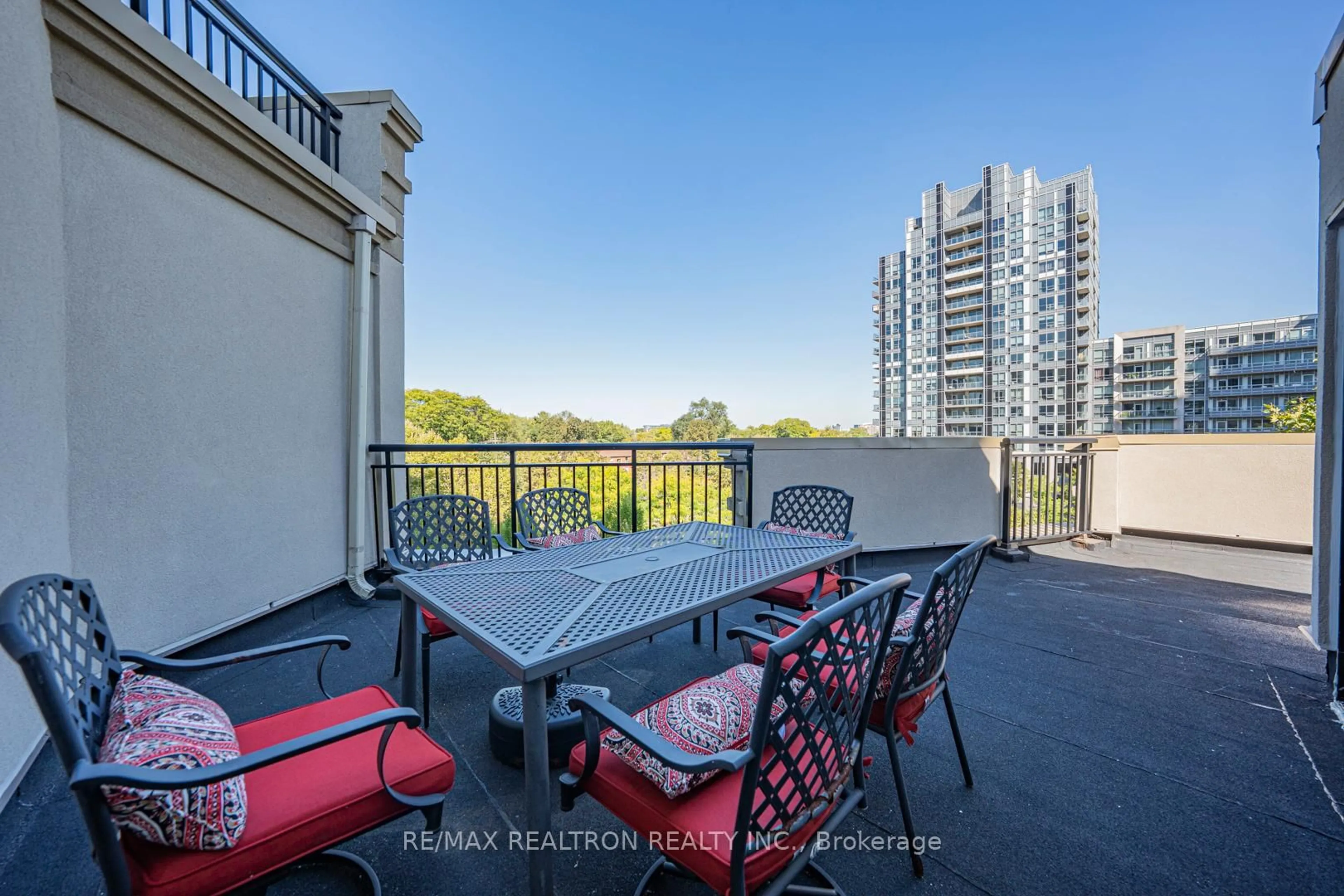 Balcony in the apartment, city buildings view from balcony for 115 Harrison Garden Blvd #Th43, Toronto Ontario M2N 2T2