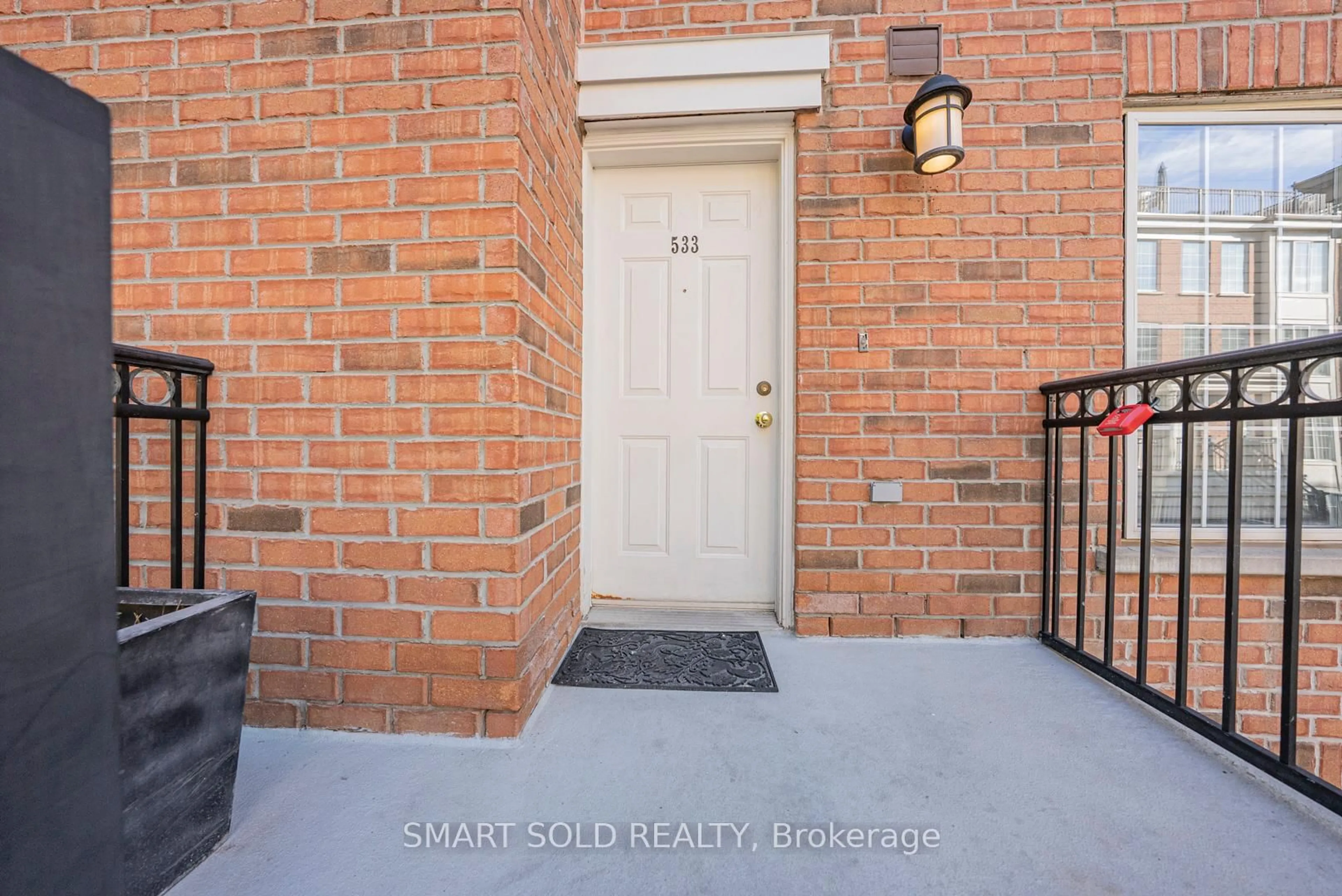 Indoor entryway for 3 Everson Dr #533, Toronto Ontario M2N 7C2