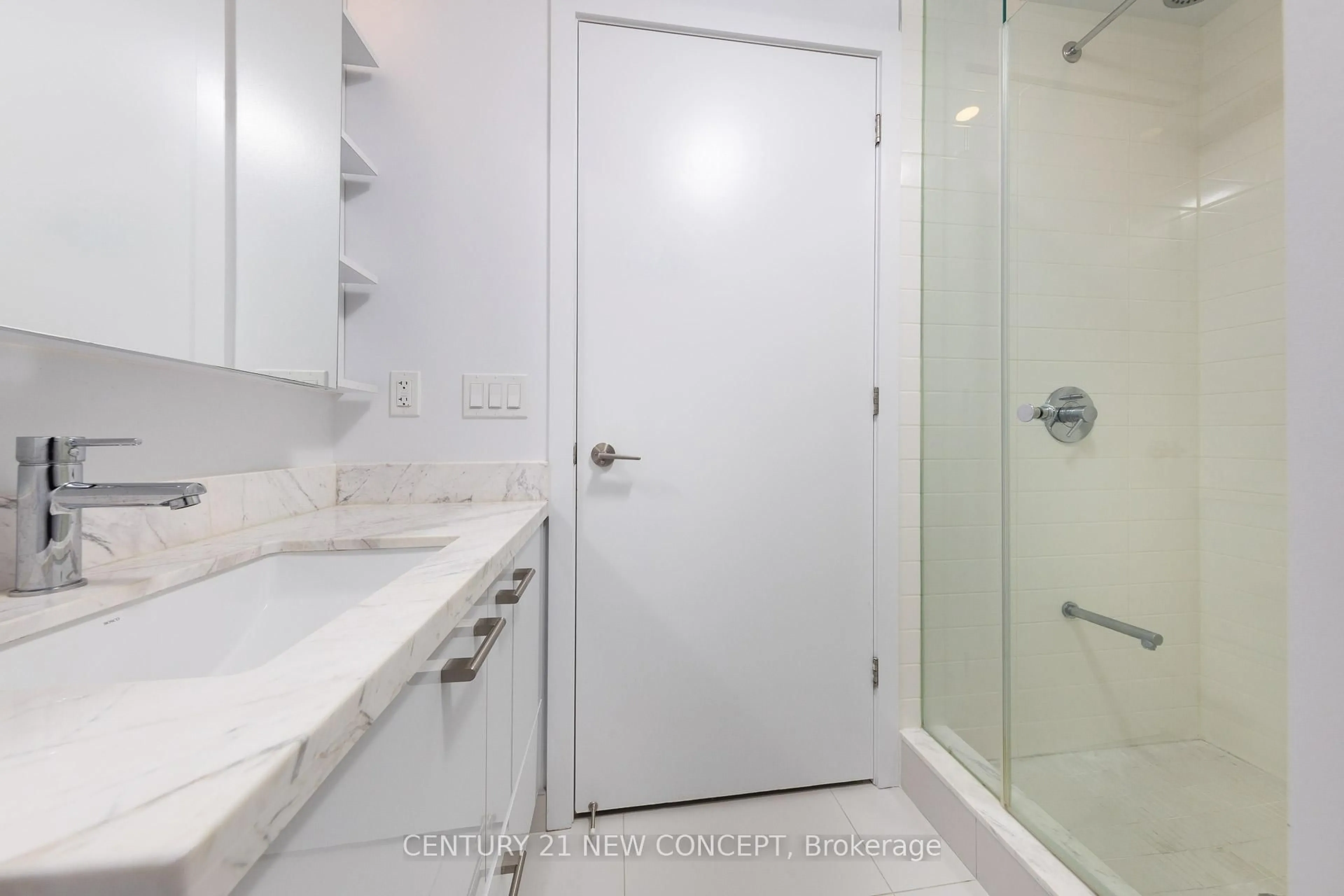 Standard bathroom, unknown for 2221 Yonge St #3906, Toronto Ontario M4S 0B8