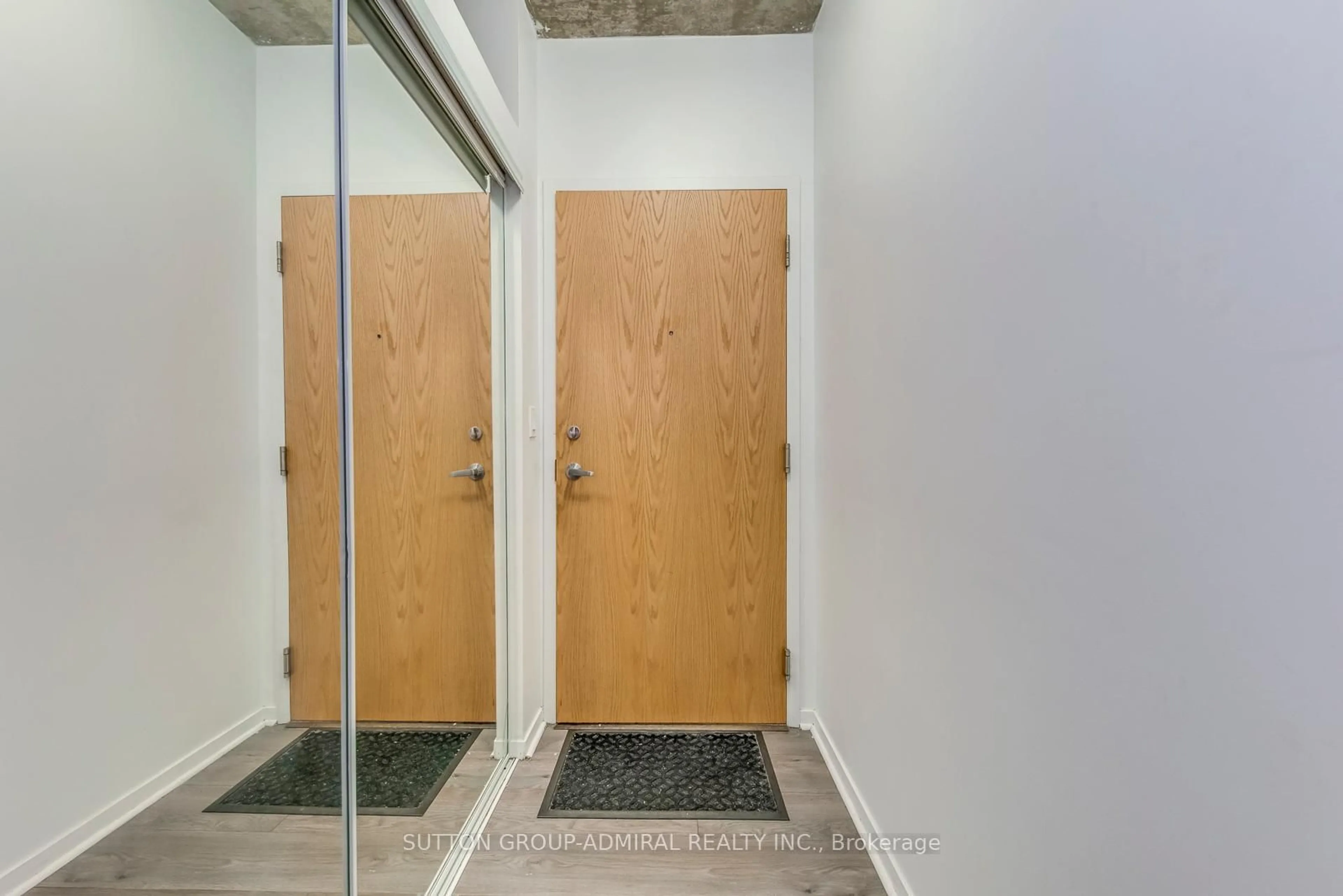 Indoor foyer for 150 Sudbury St #1216, Toronto Ontario M6J 3S8