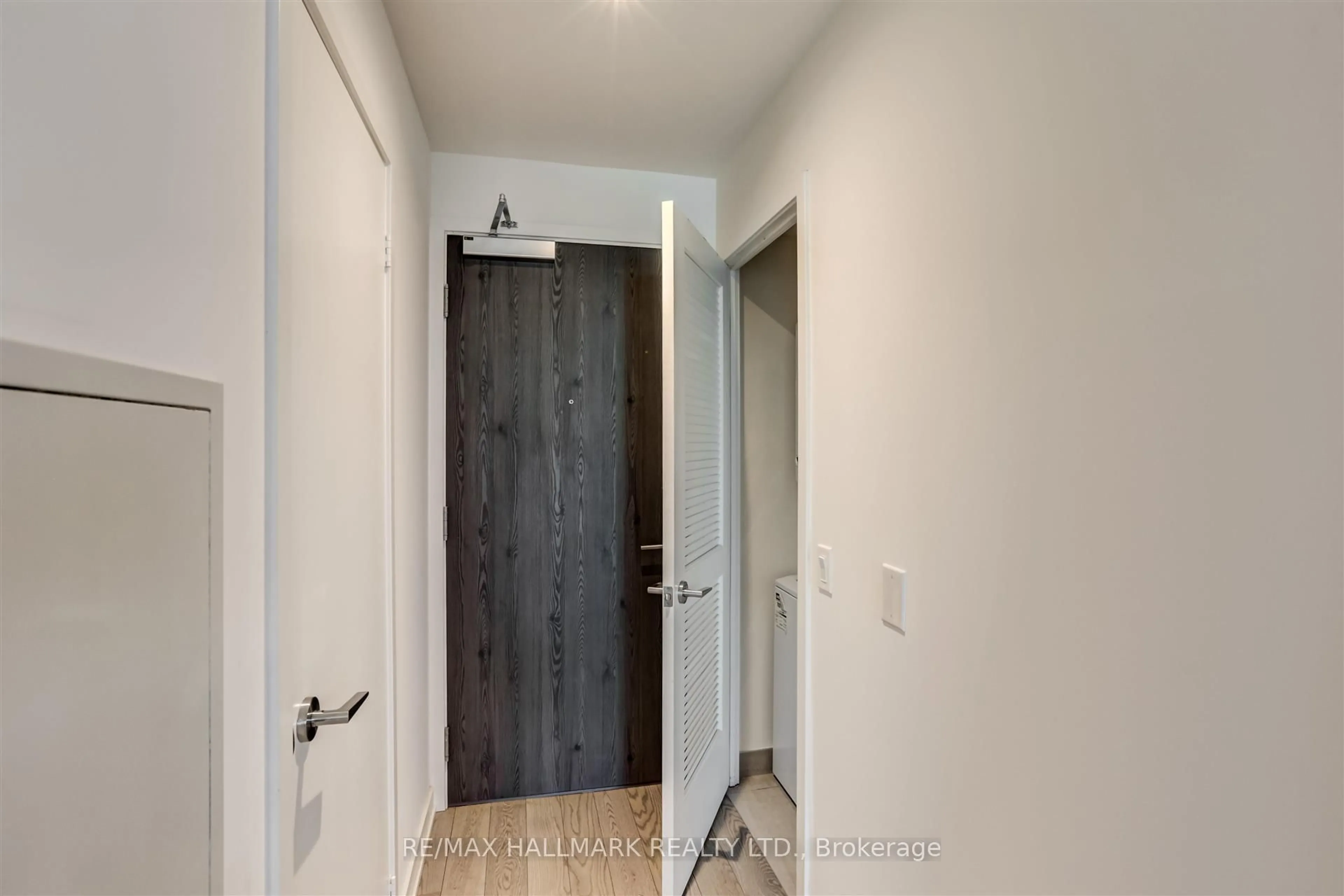 Indoor entryway for 25 Richmond St #2406, Toronto Ontario M5C 1N7