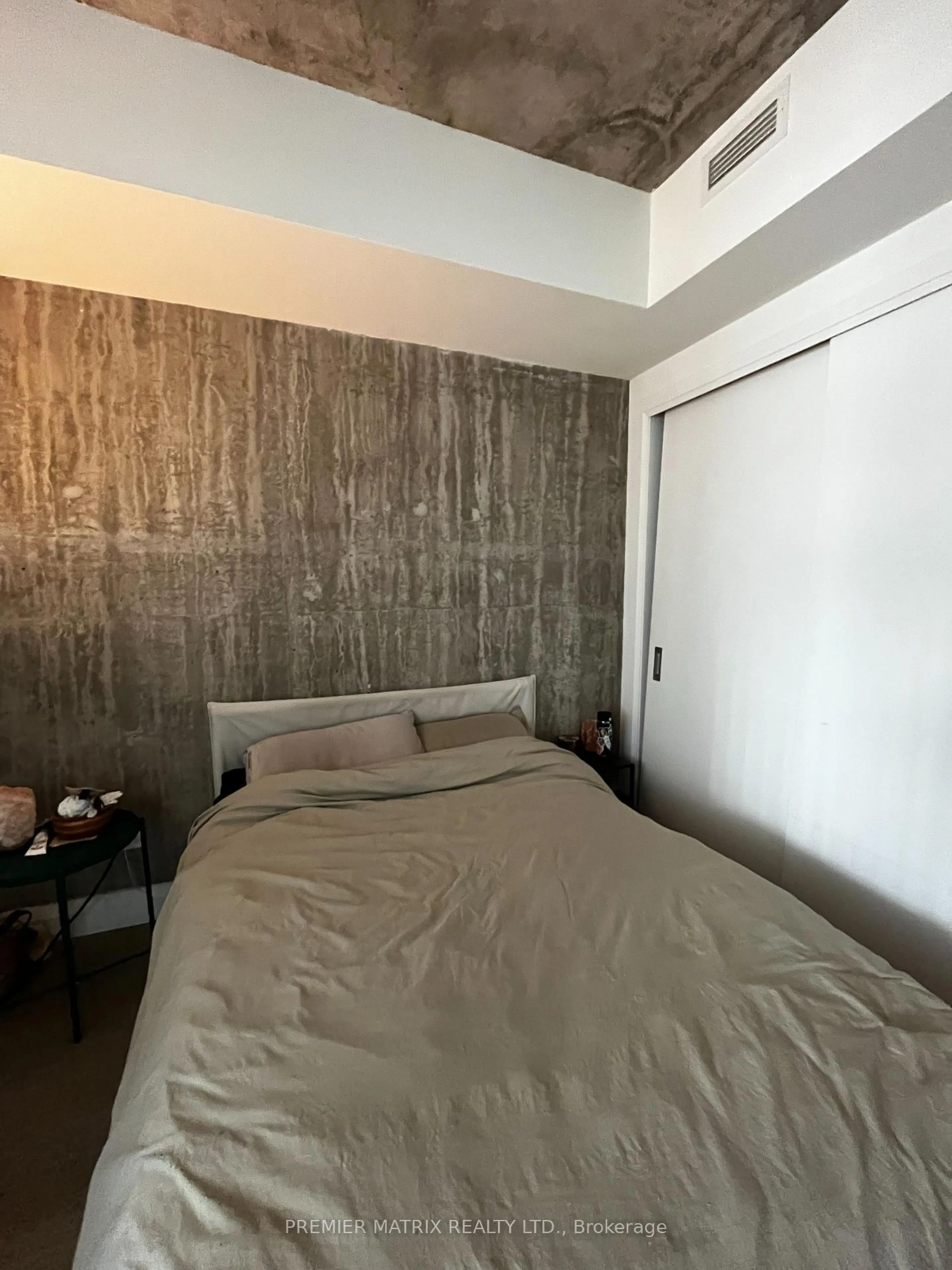 A pic of a room for 224 King St #1102, Toronto Ontario M5H 0A6