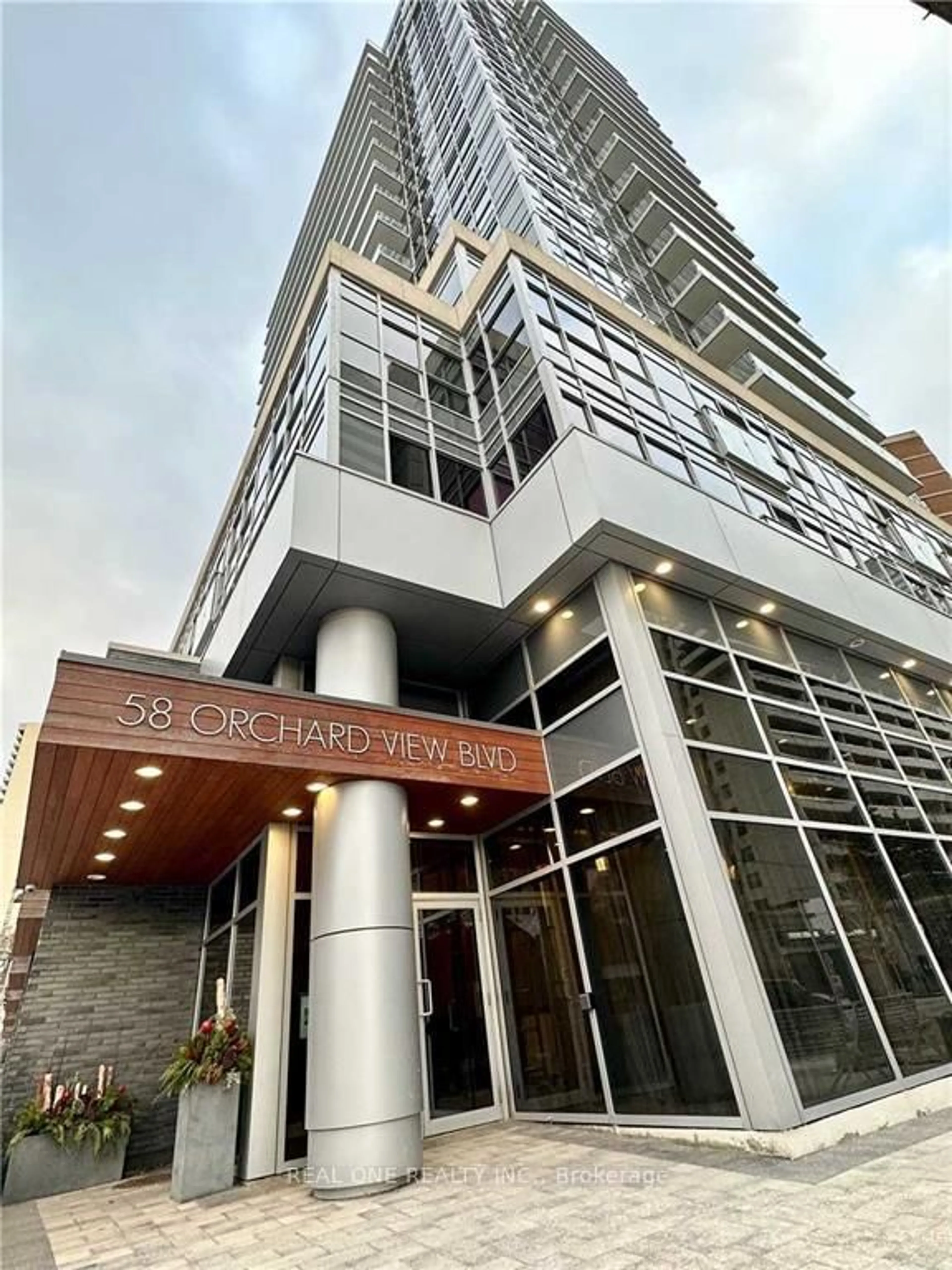 Indoor foyer for 58 Orchard View Blvd #1004, Toronto Ontario M4R 1B9