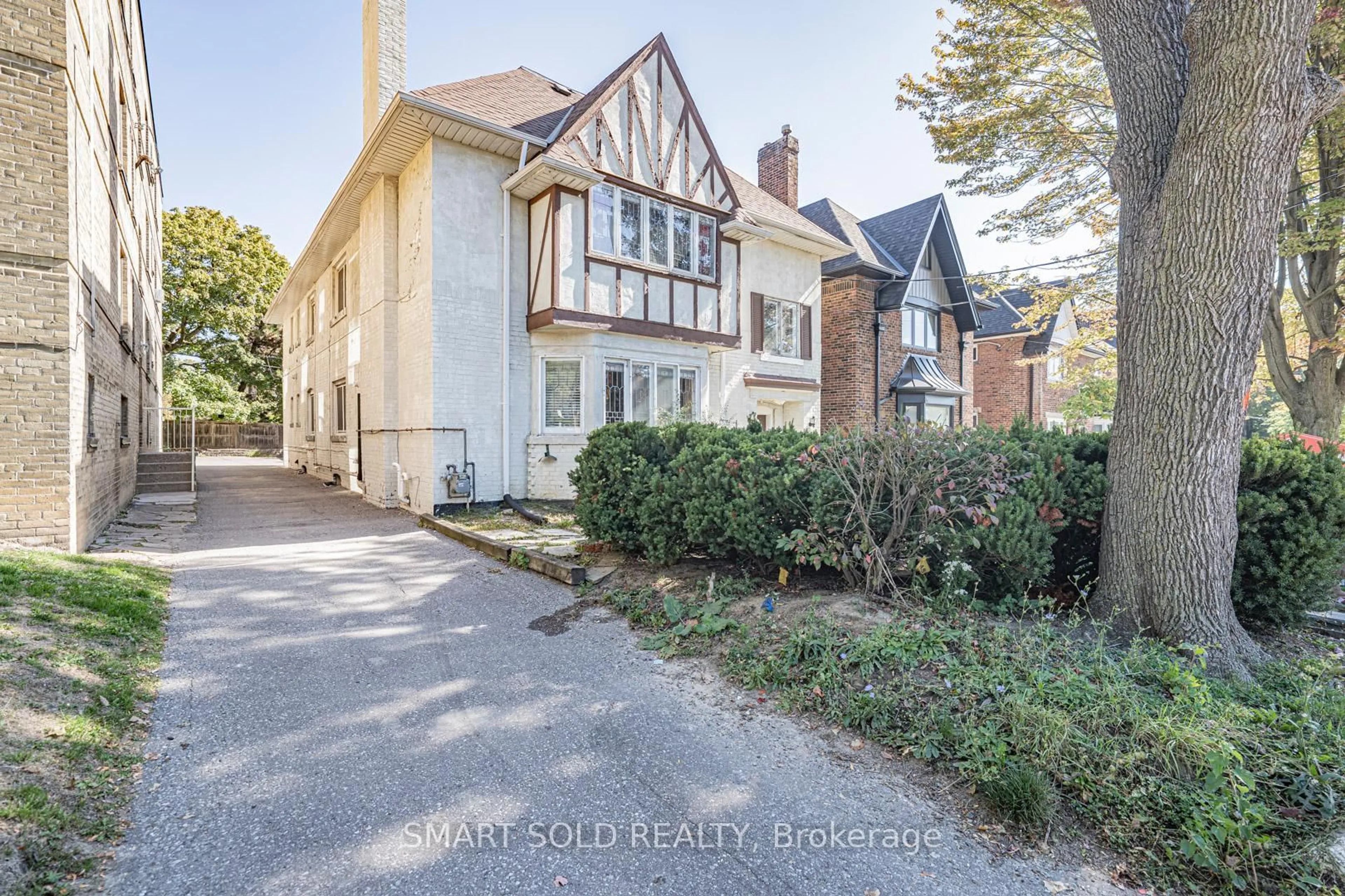 Unknown for 889 Avenue Rd, Toronto Ontario M5P 2K7