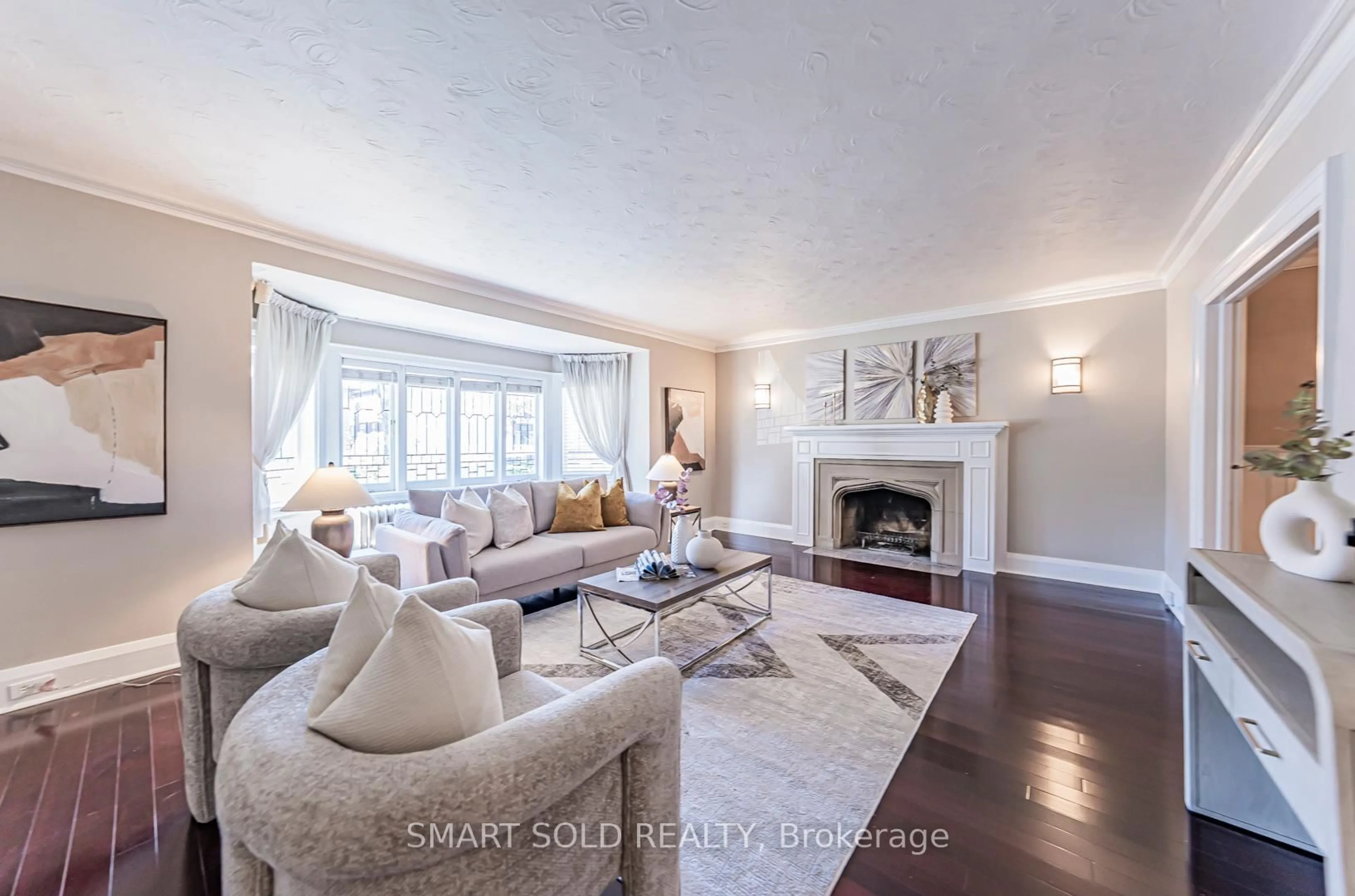 Living room with furniture, unknown for 889 Avenue Rd, Toronto Ontario M5P 2K7