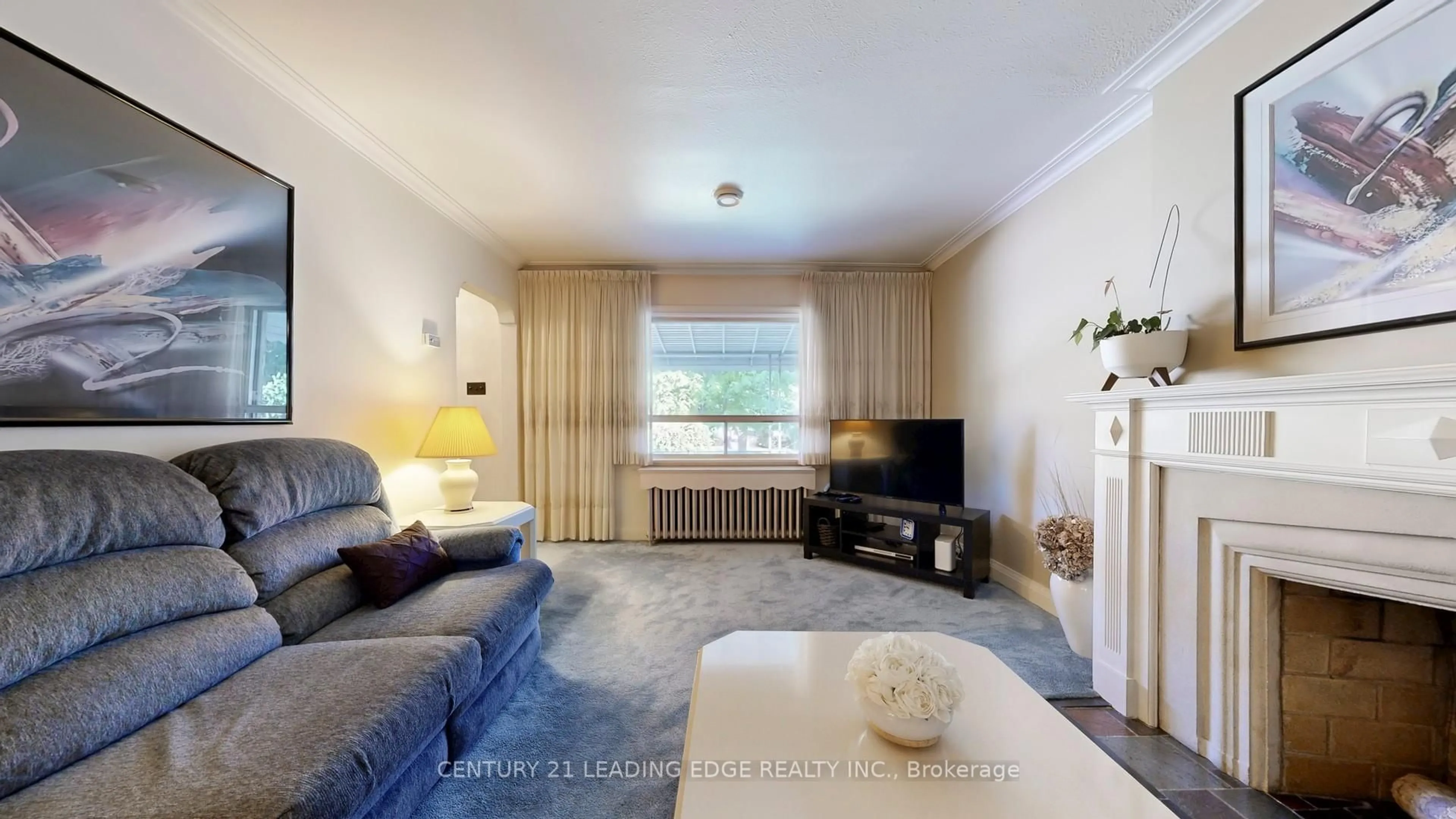 Living room with furniture, unknown for 325 Waterloo Ave, Toronto Ontario M3H 4A4
