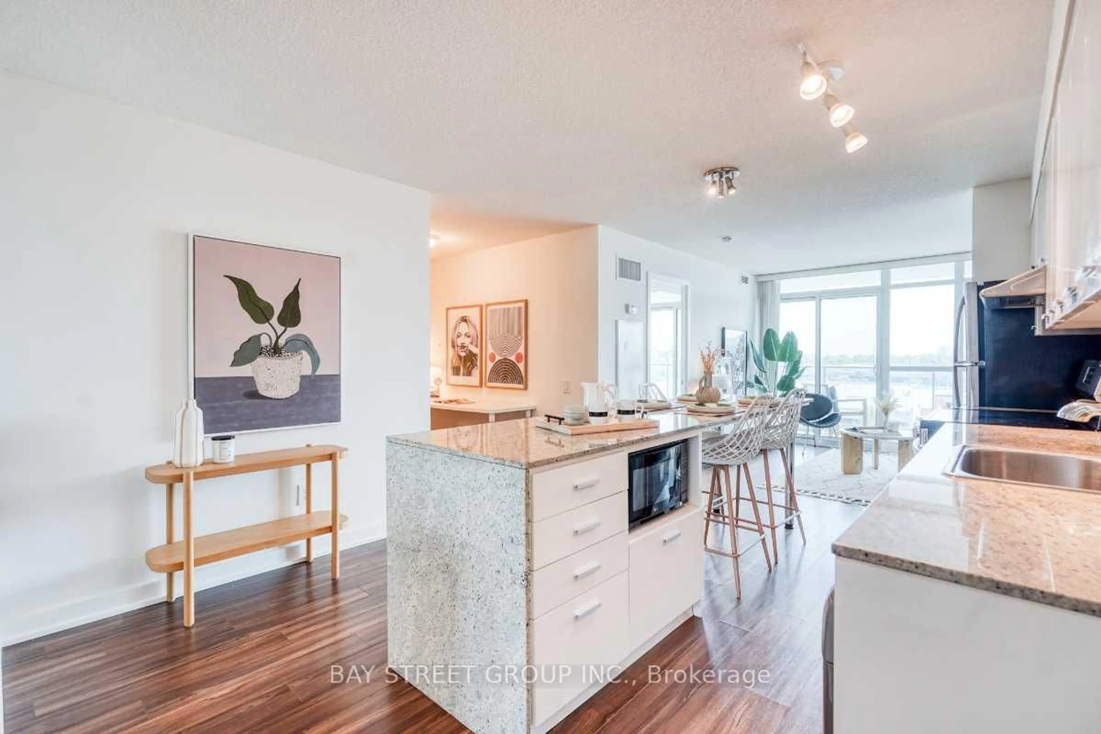 Open concept kitchen, unknown for 29 Singer Crt #512, Toronto Ontario M2K 0B3