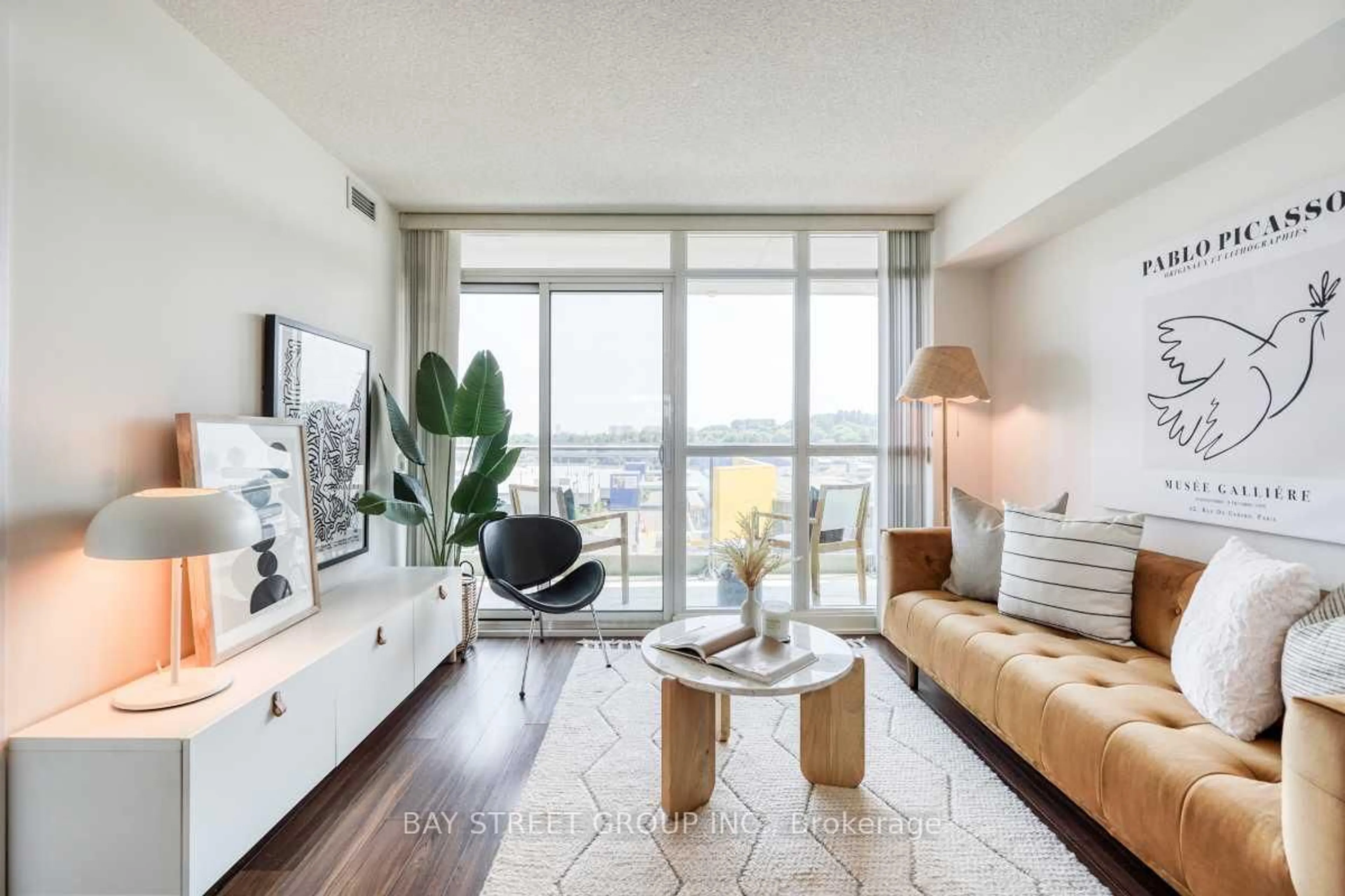 Living room with furniture, unknown for 29 Singer Crt #512, Toronto Ontario M2K 0B3