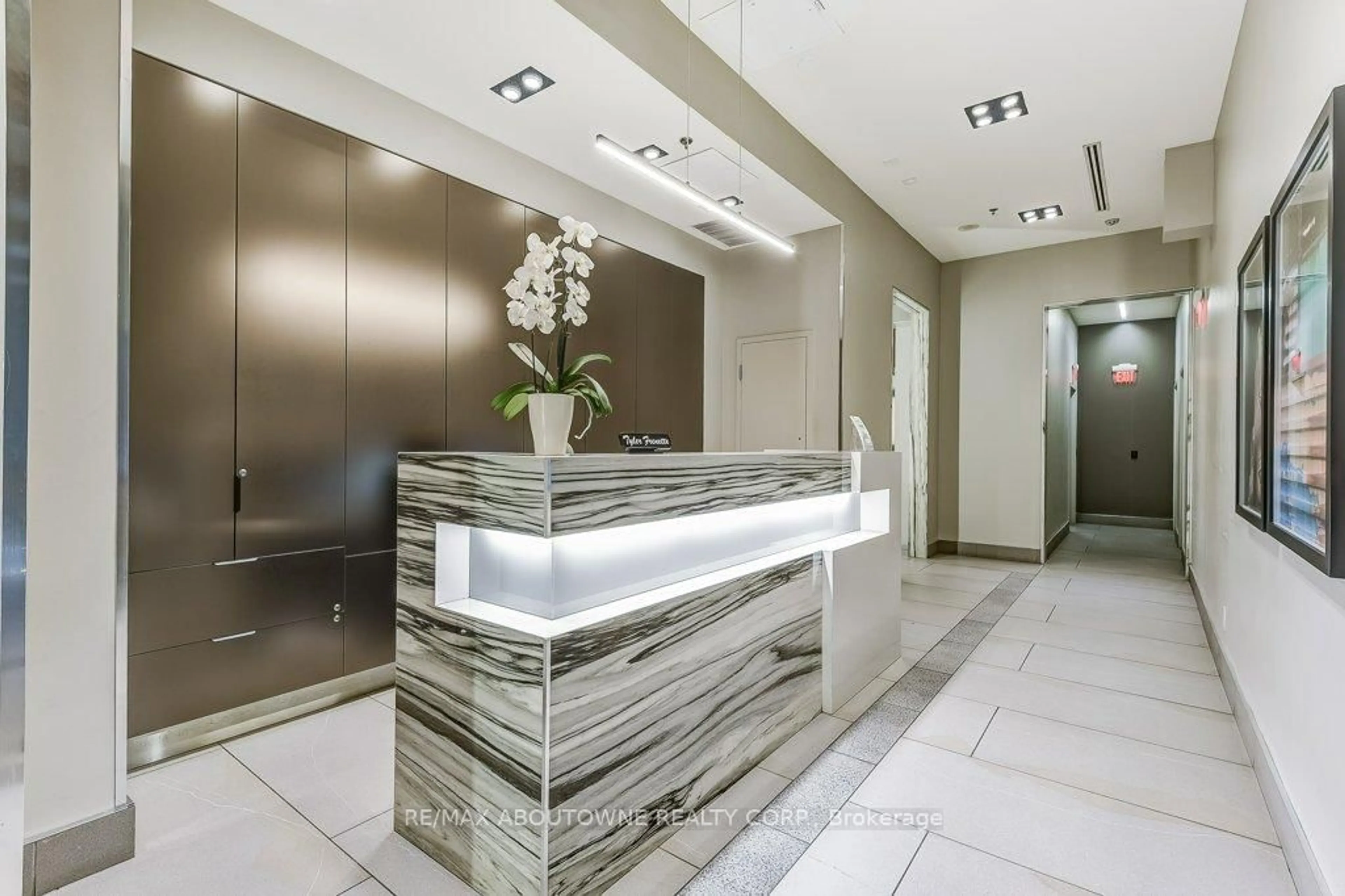 Lobby for 400 Wellington St #212, Toronto Ontario M5V 0B5