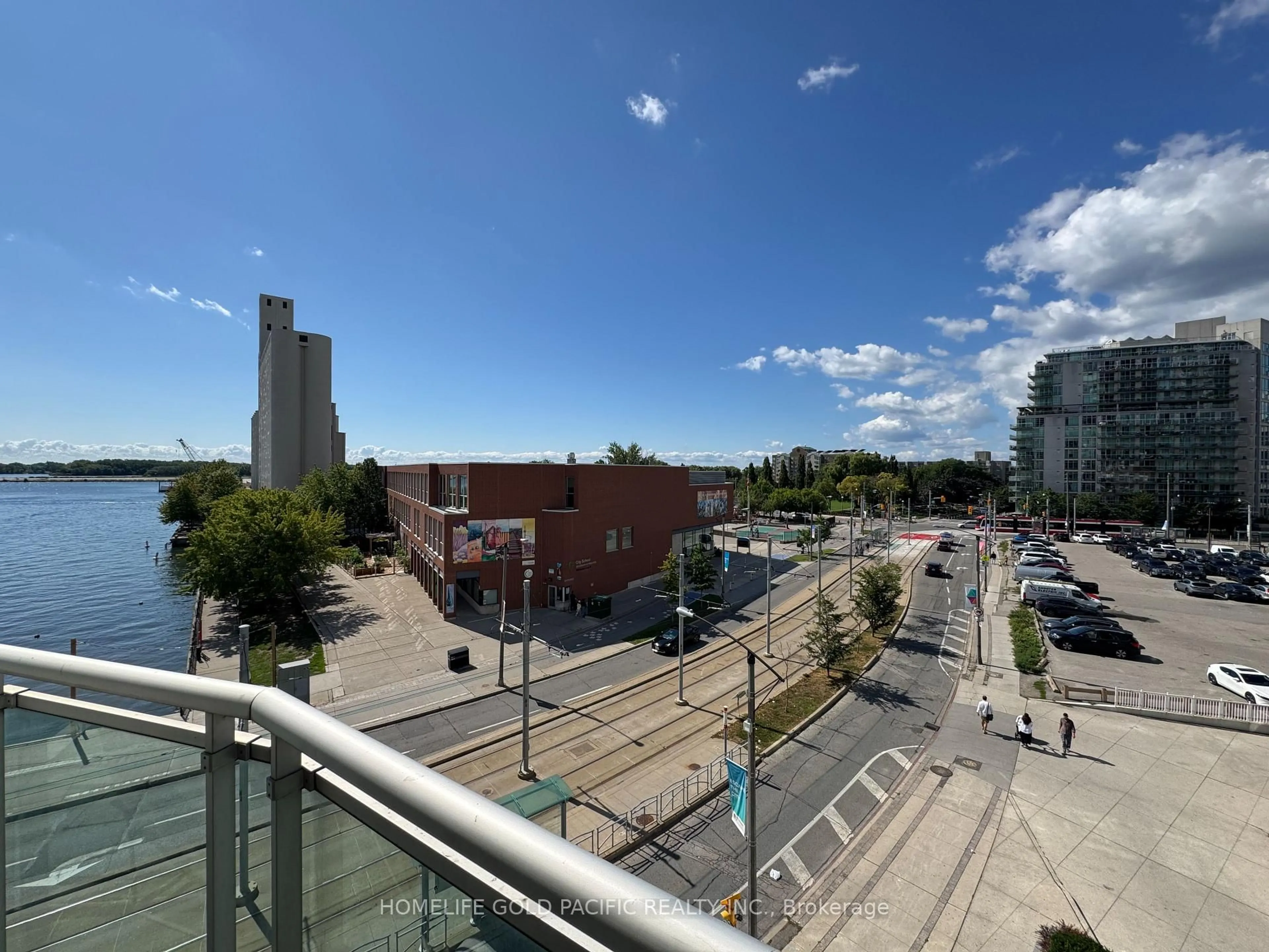 A pic from outside/outdoor area/front of a property/back of a property/a pic from drone, city buildings view from balcony for 600 Queens Quay #611, Toronto Ontario M5V 3M3