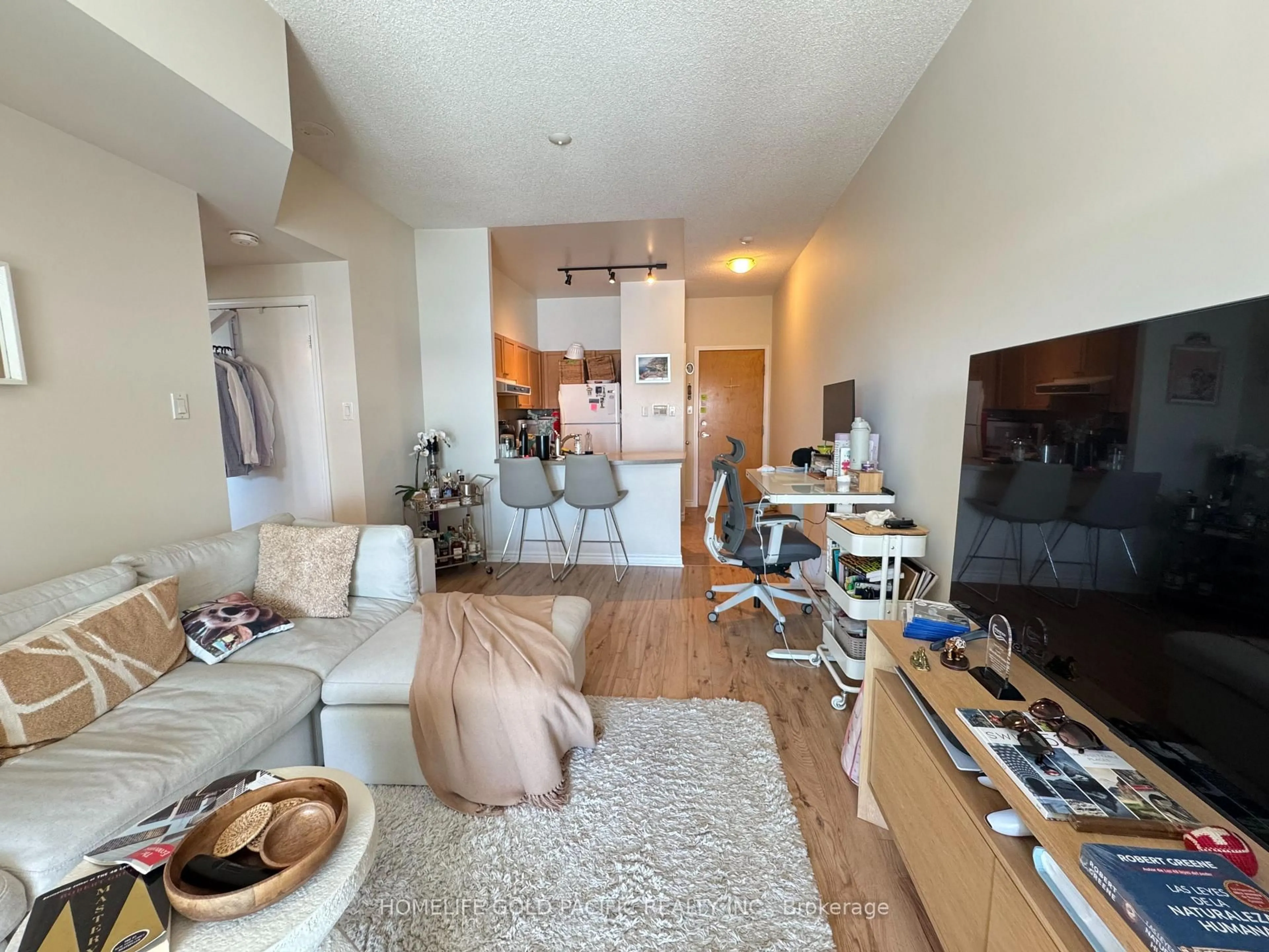 A pic of a room for 600 Queens Quay #611, Toronto Ontario M5V 3M3