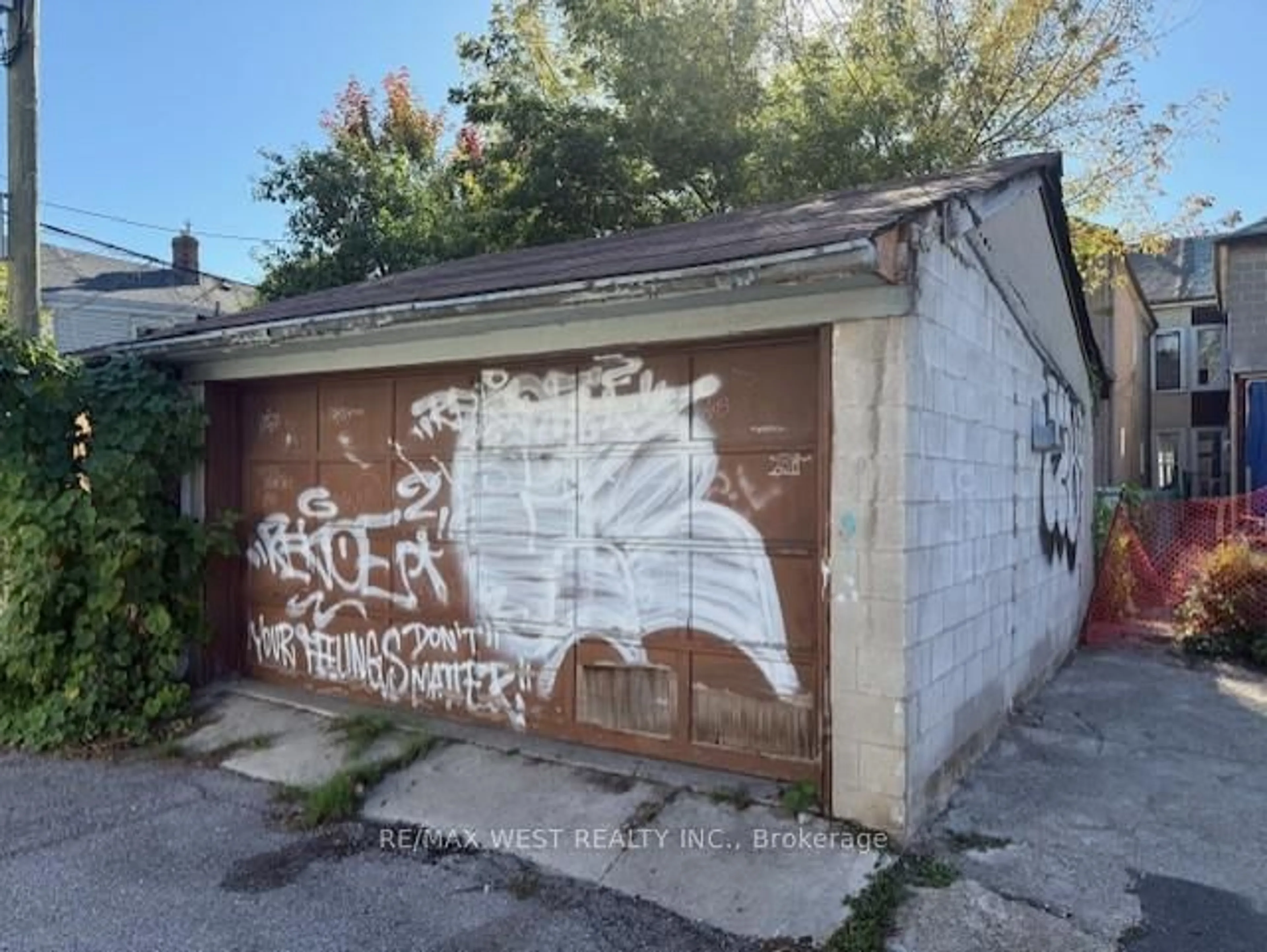 Shed for 23 clinton St, Toronto Ontario M6J 2N6