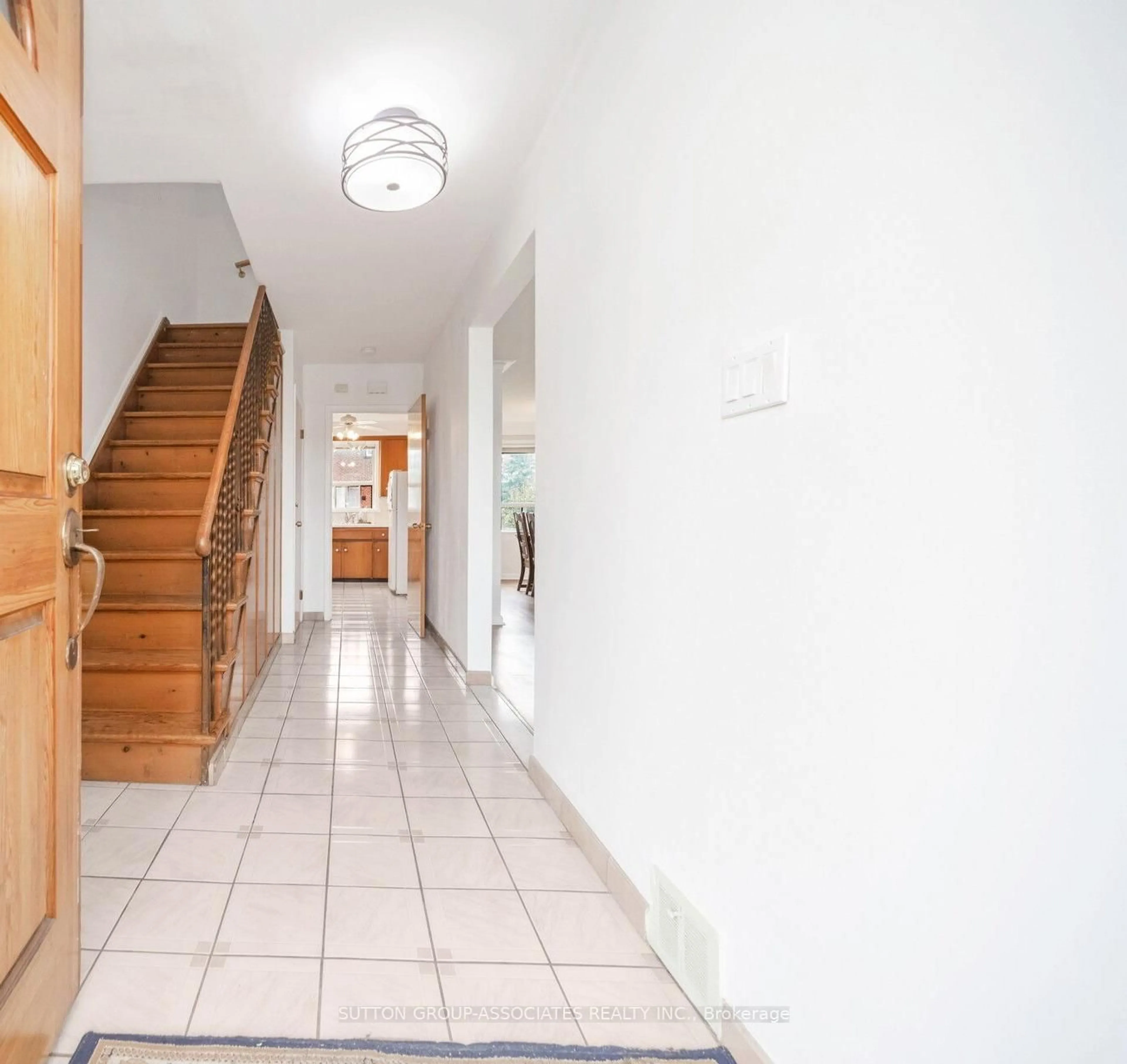 Indoor foyer for 3 Stanstead Dr, Toronto Ontario M3H 4V5