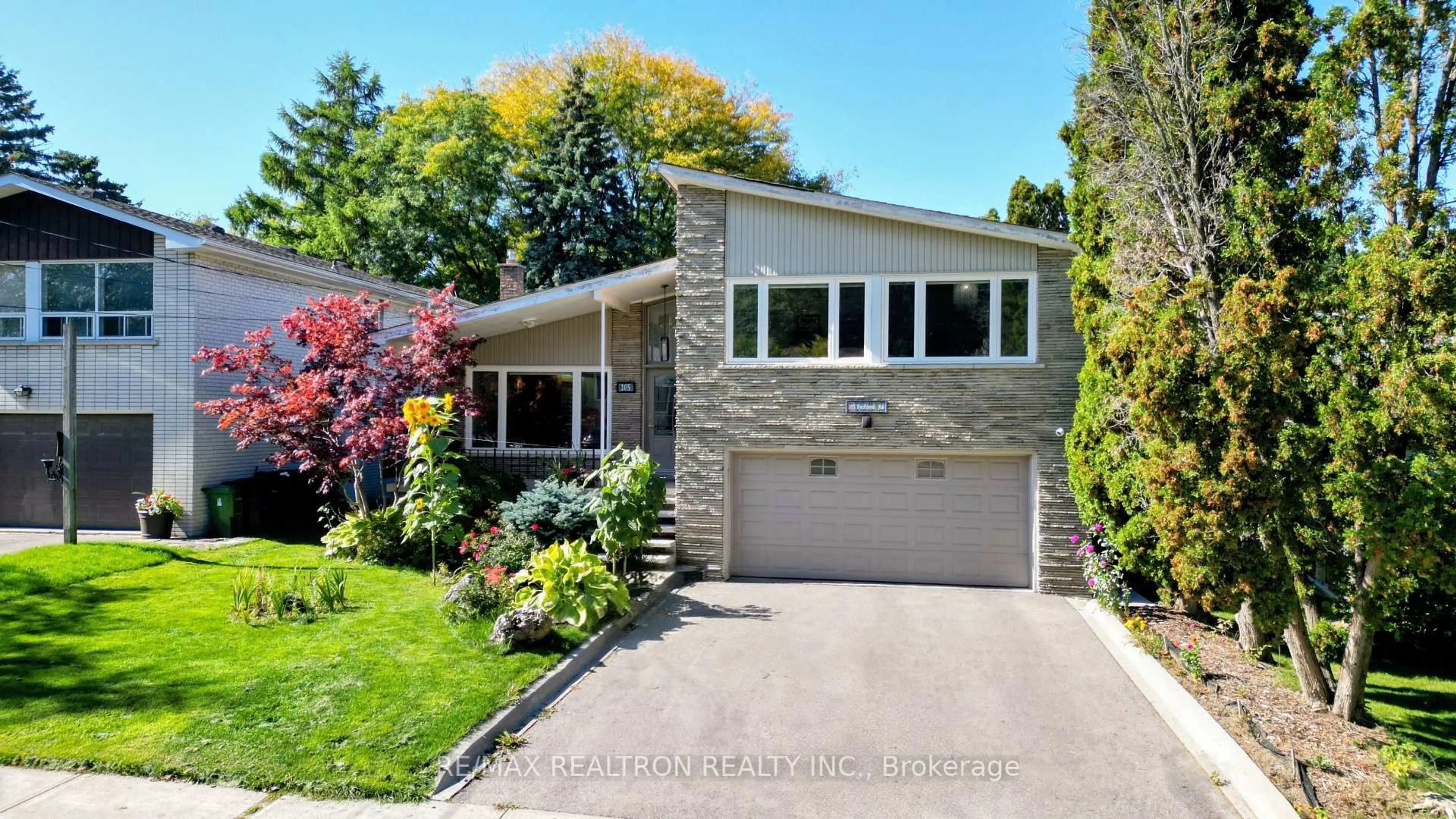 Home with brick exterior material, street for 105 Rockford Rd, Toronto Ontario M2R 3A9