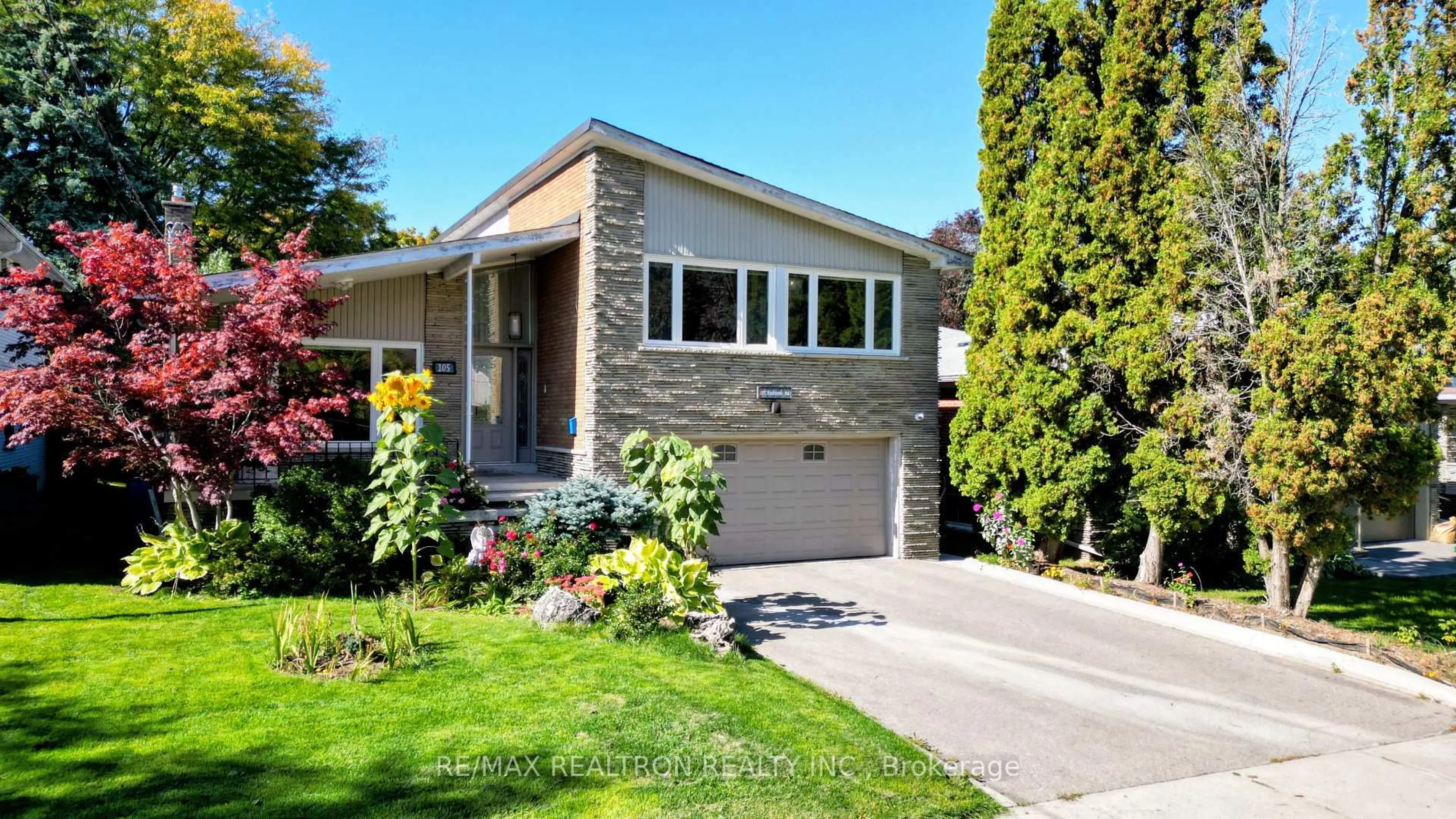 Home with brick exterior material, street for 105 Rockford Rd, Toronto Ontario M2R 3A9