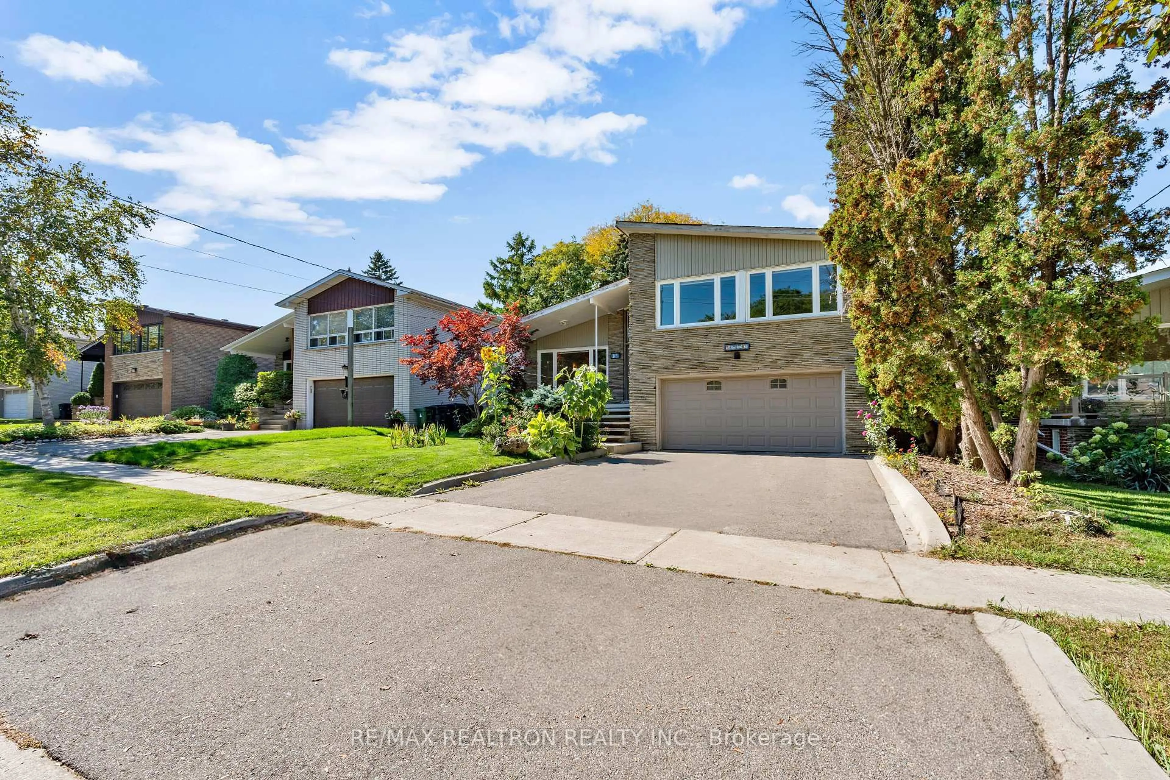 Unknown for 105 Rockford Rd, Toronto Ontario M2R 3A9