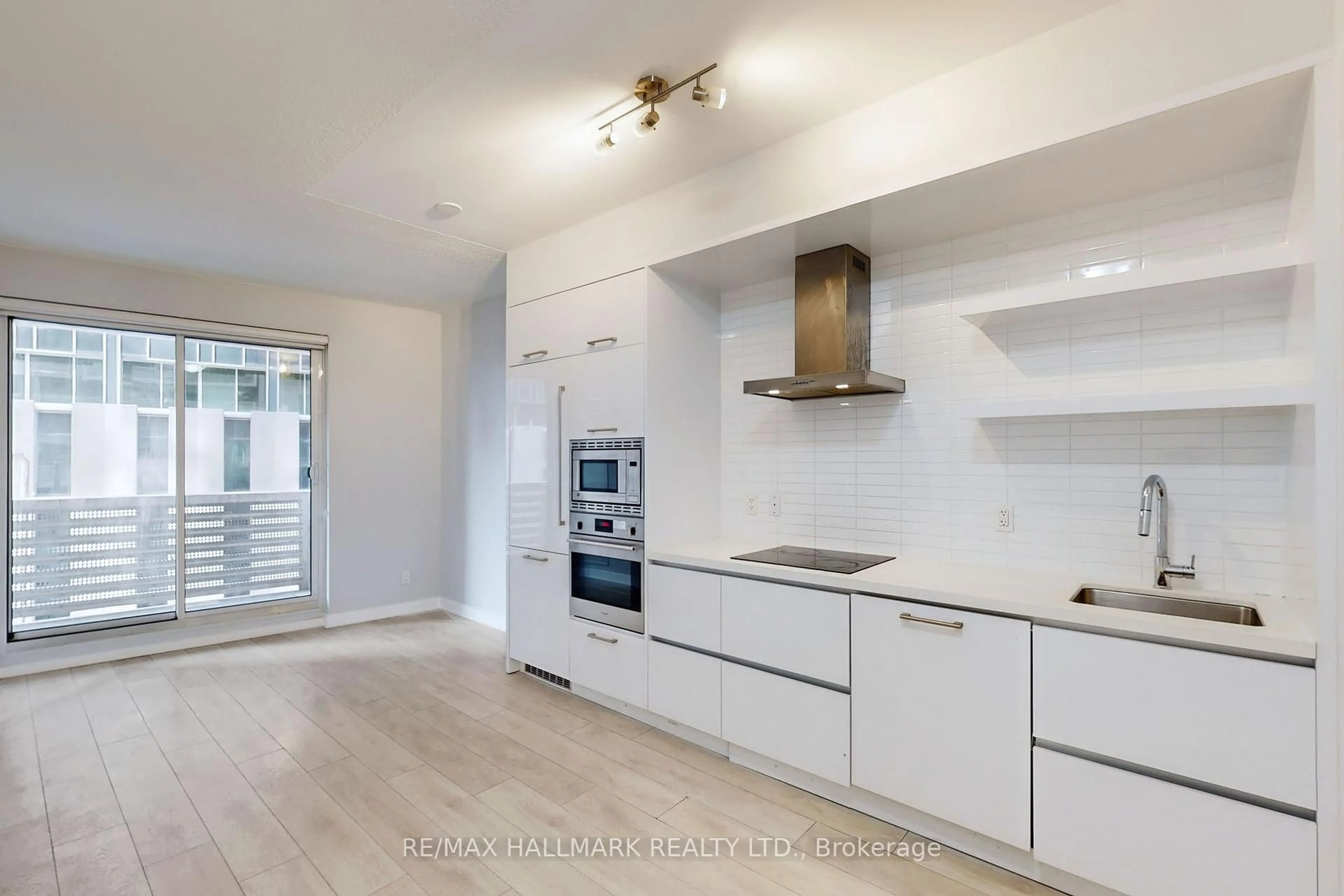 Open concept kitchen, wood/laminate floor for 2221 Yonge St #313, Toronto Ontario M4S 2B4