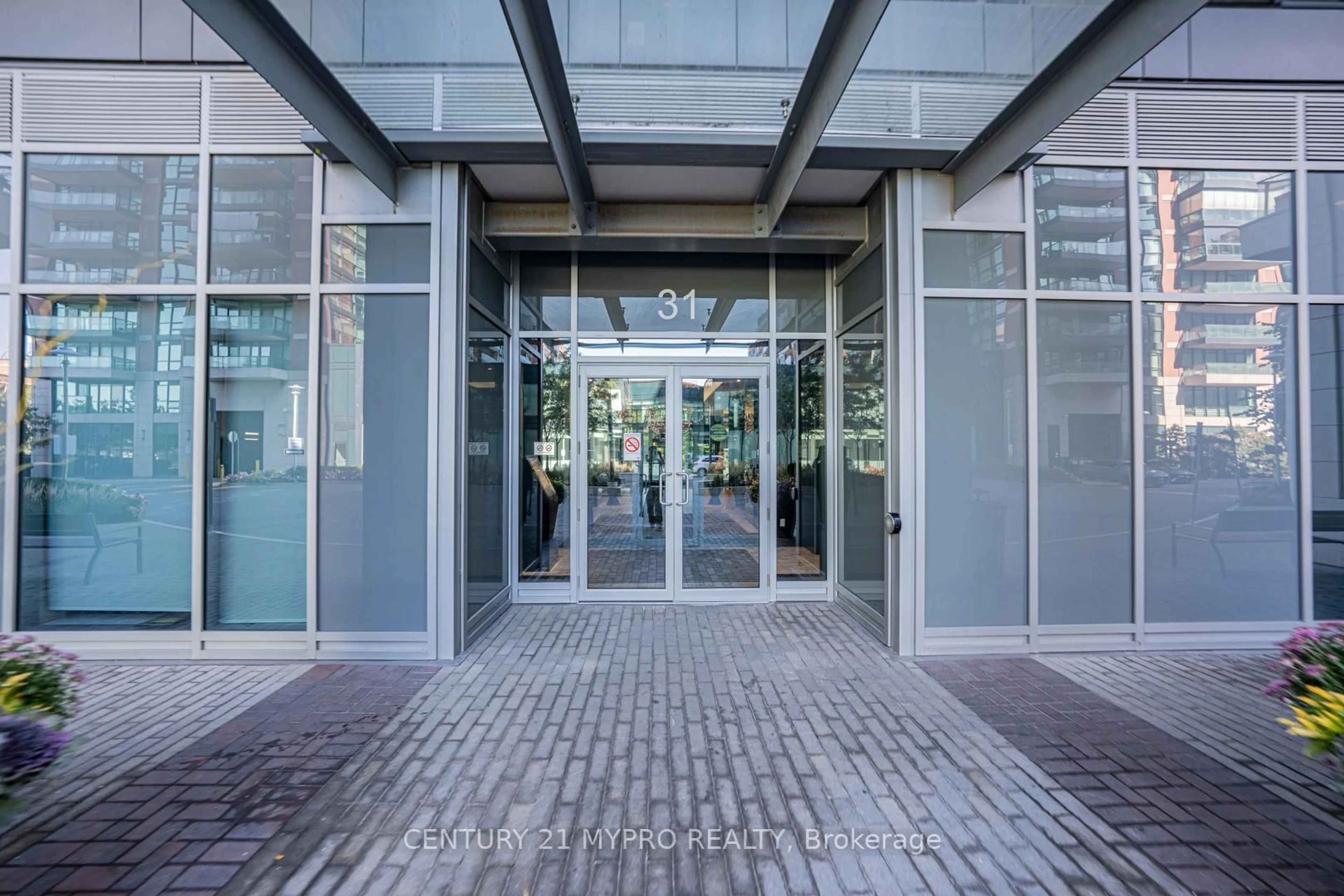 Indoor foyer for 31 Tippett Rd #559, Toronto Ontario M3H 0C8