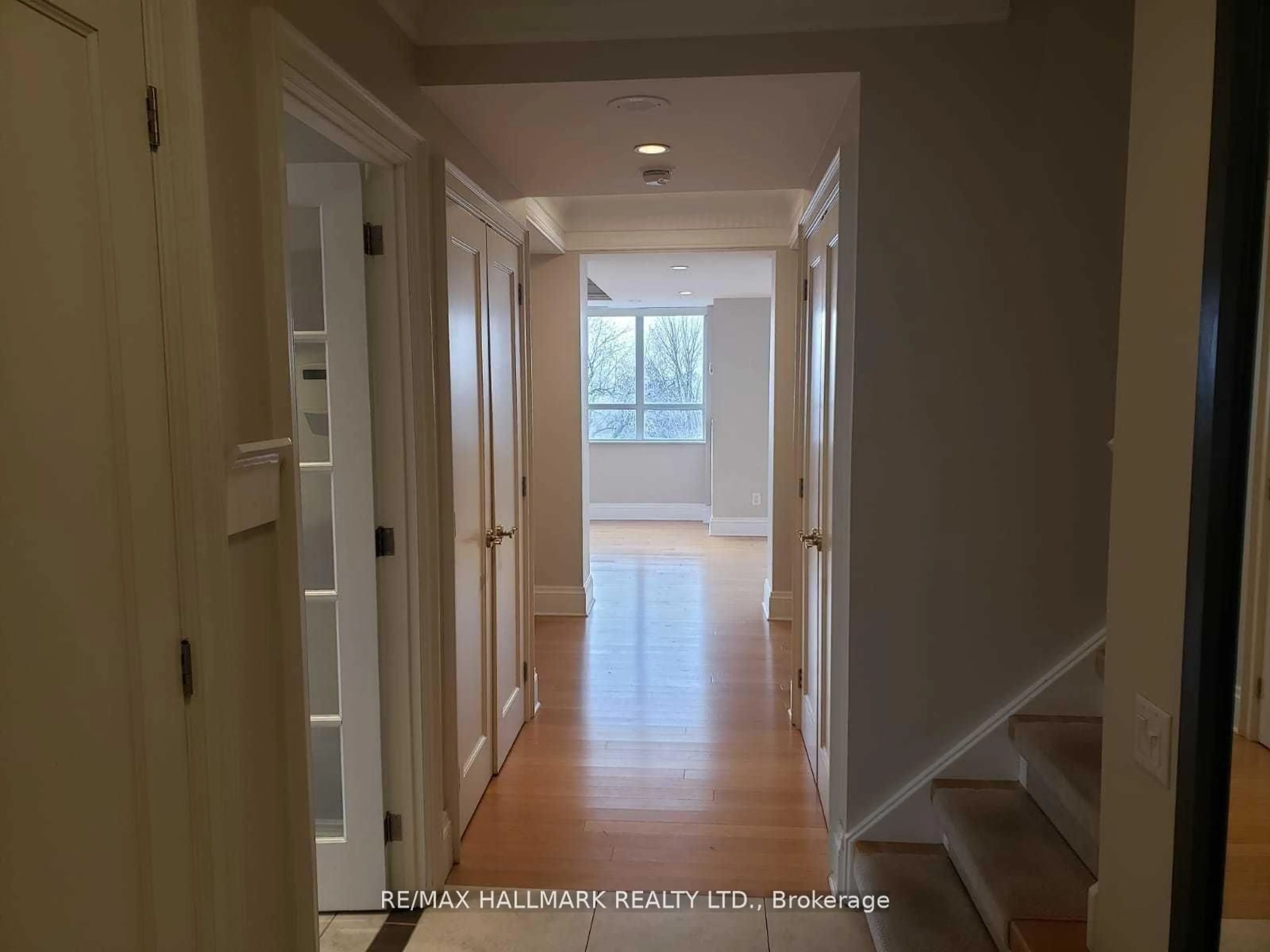 Indoor entryway for 1801 Bayview Ave #Ph801, Toronto Ontario M4G 4K2