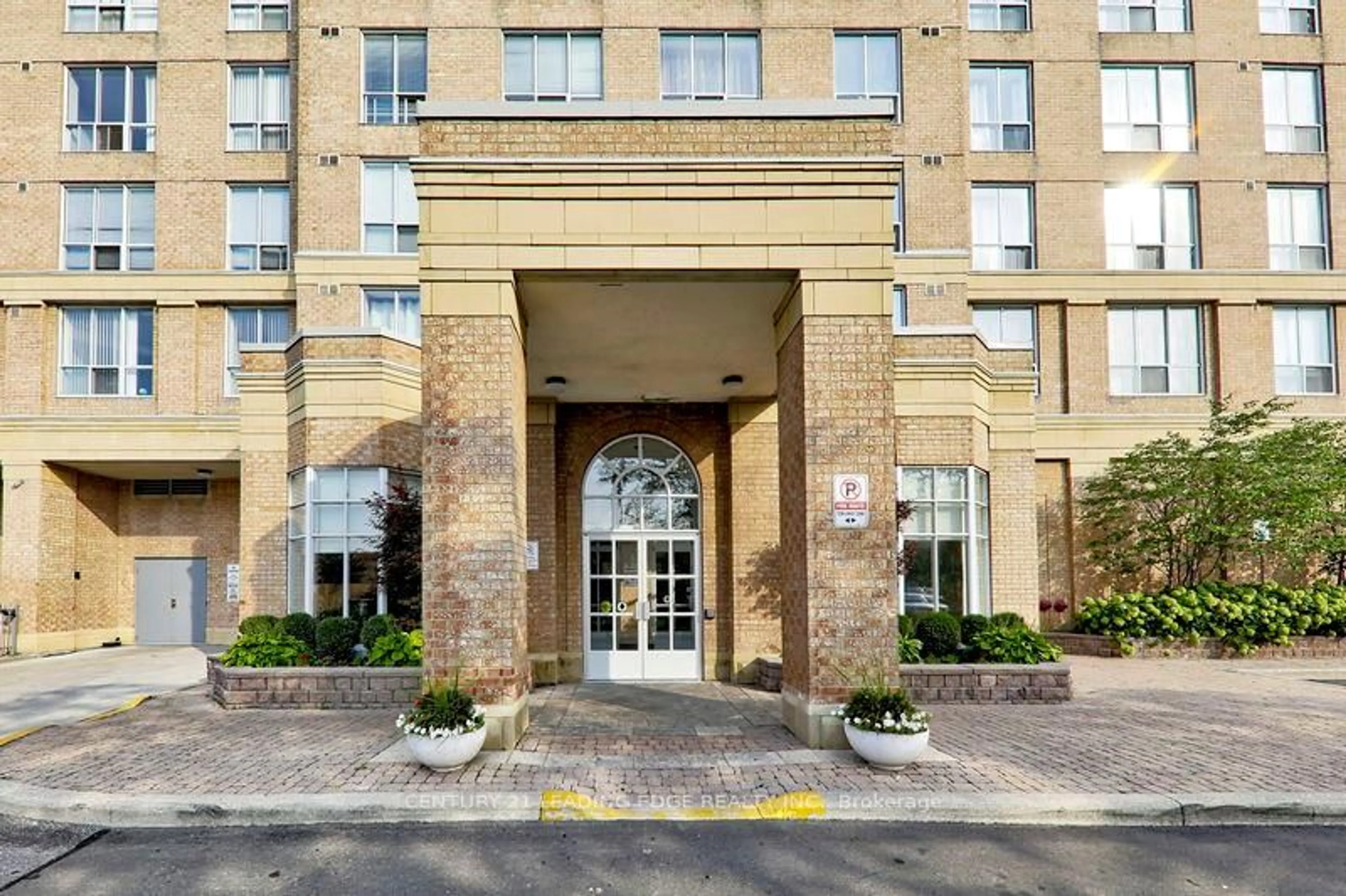 Indoor foyer for 21 OVERLEA Blvd #508, Toronto Ontario M4H 1P2
