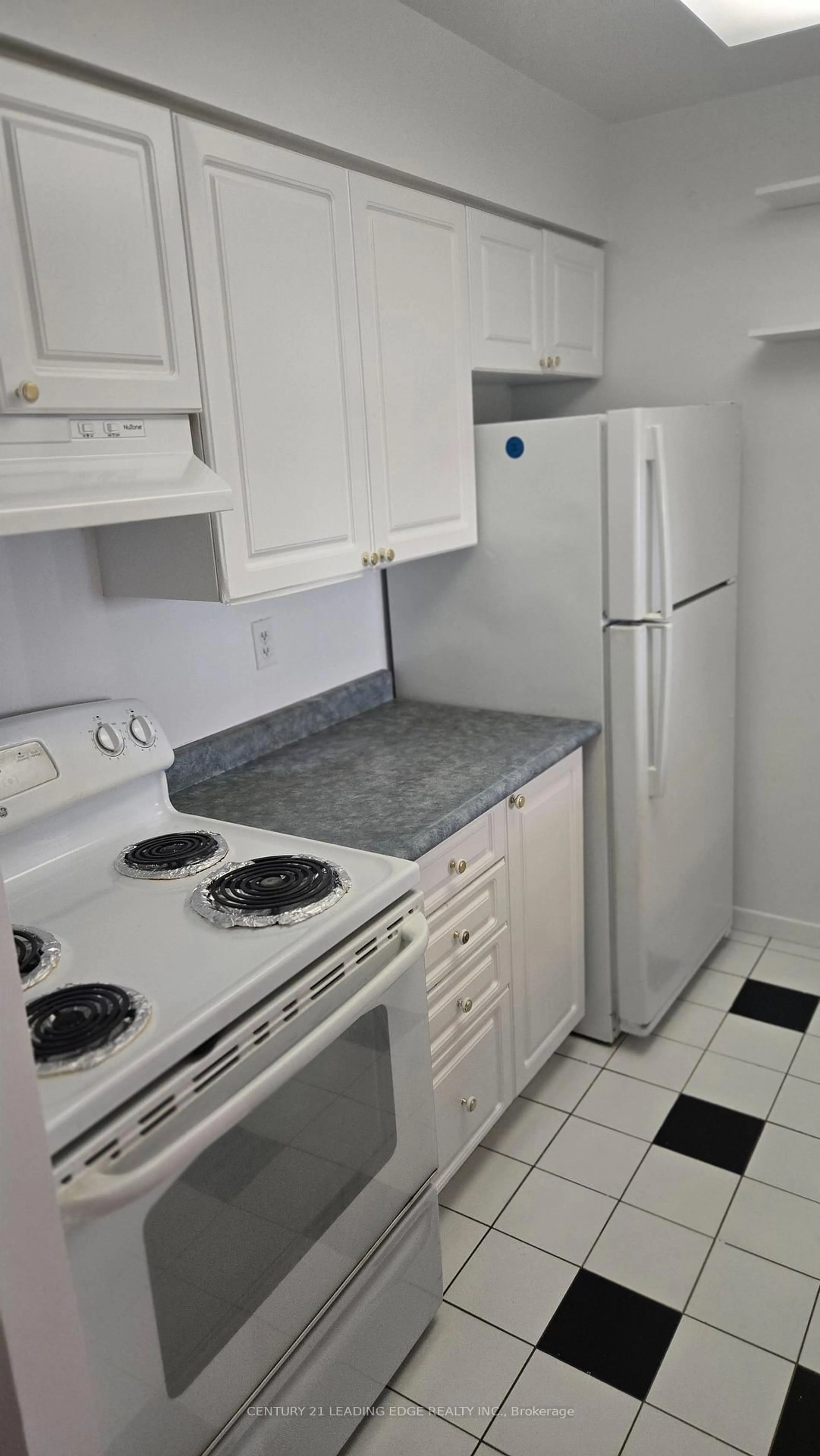 Standard kitchen, unknown for 21 OVERLEA Blvd #508, Toronto Ontario M4H 1P2