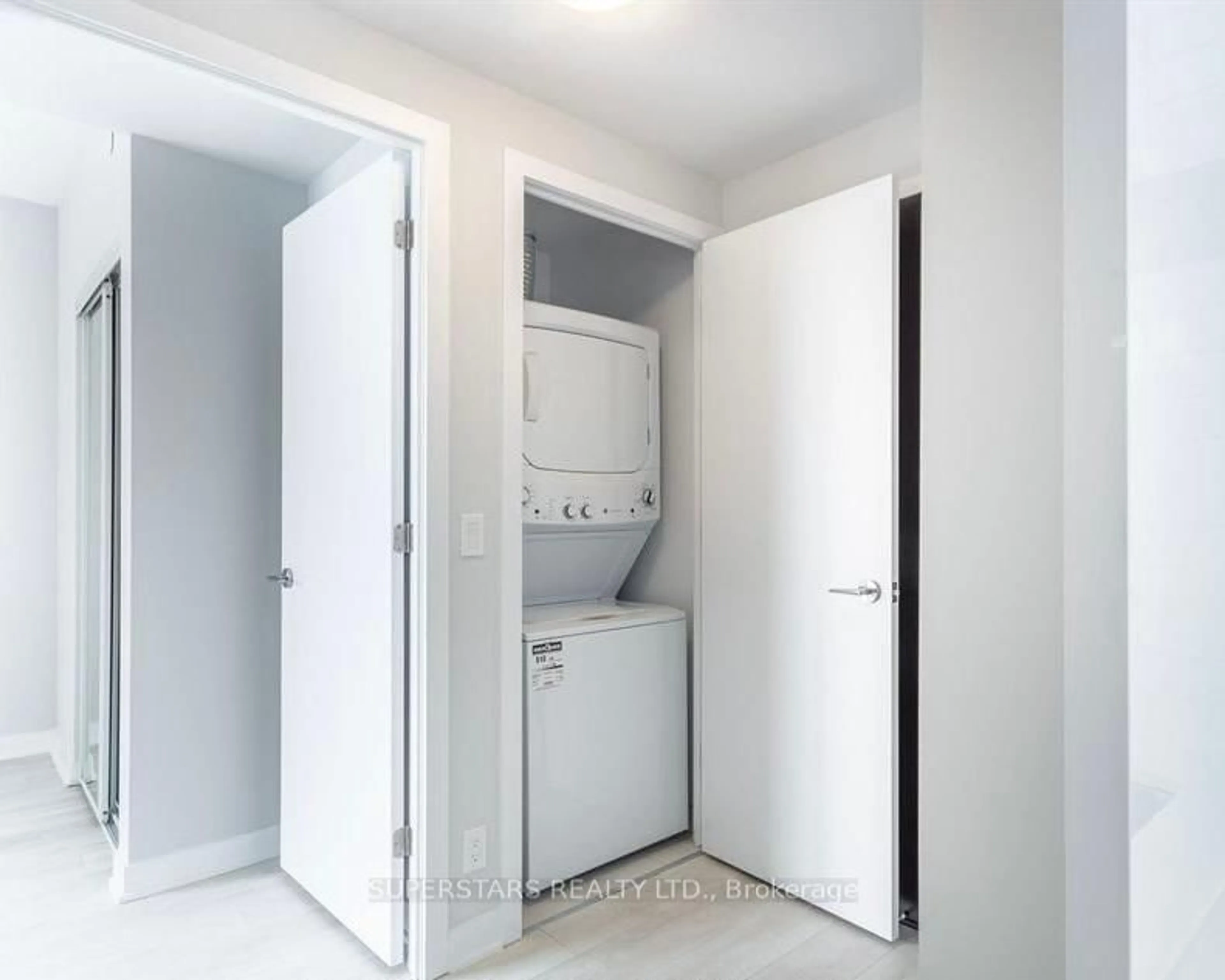 Laundry room for 2221 Yonge St #1107, Toronto Ontario M4S 0B8