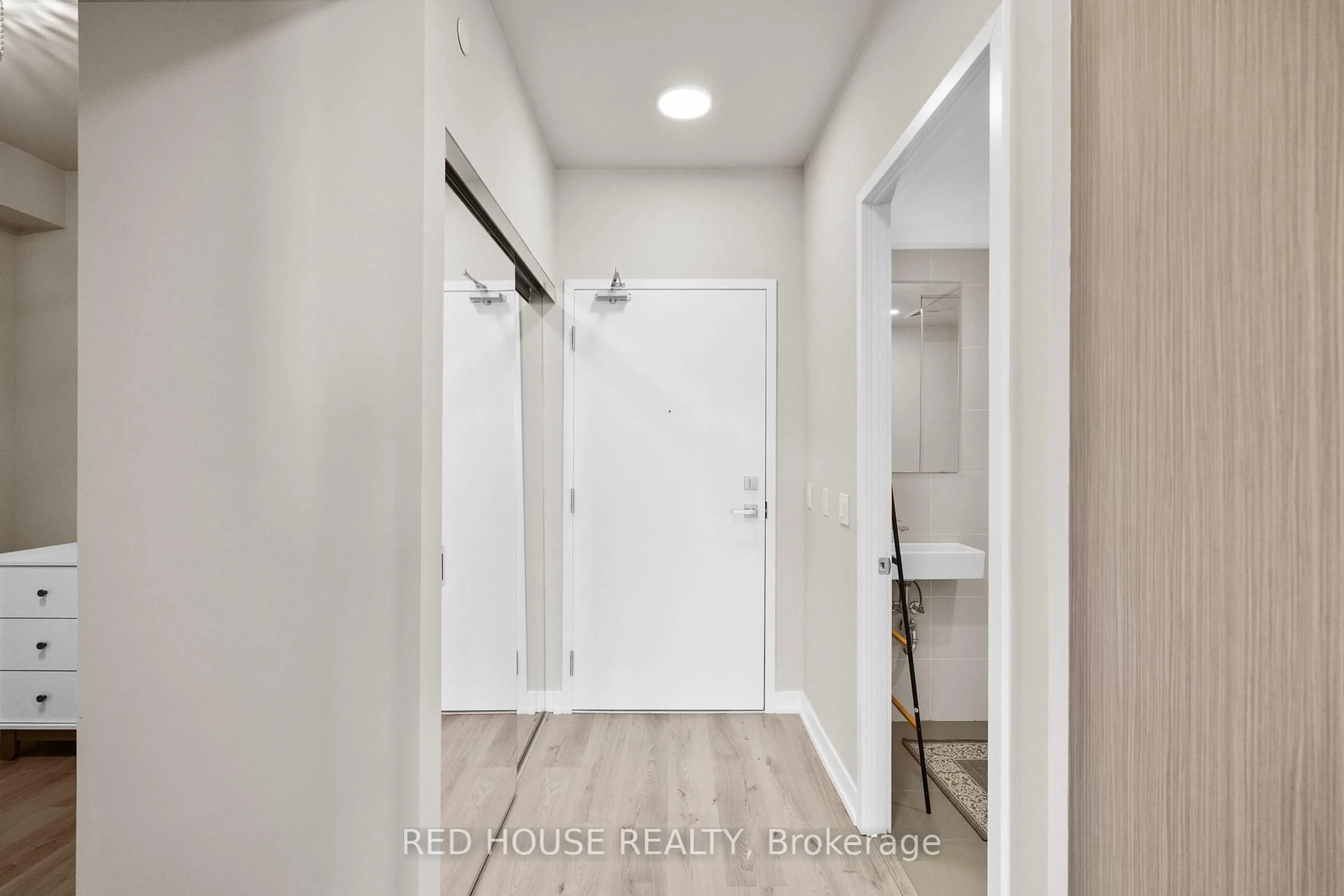 Indoor entryway for 10 Deerlick Crt #1705, Toronto Ontario M3A 0A7