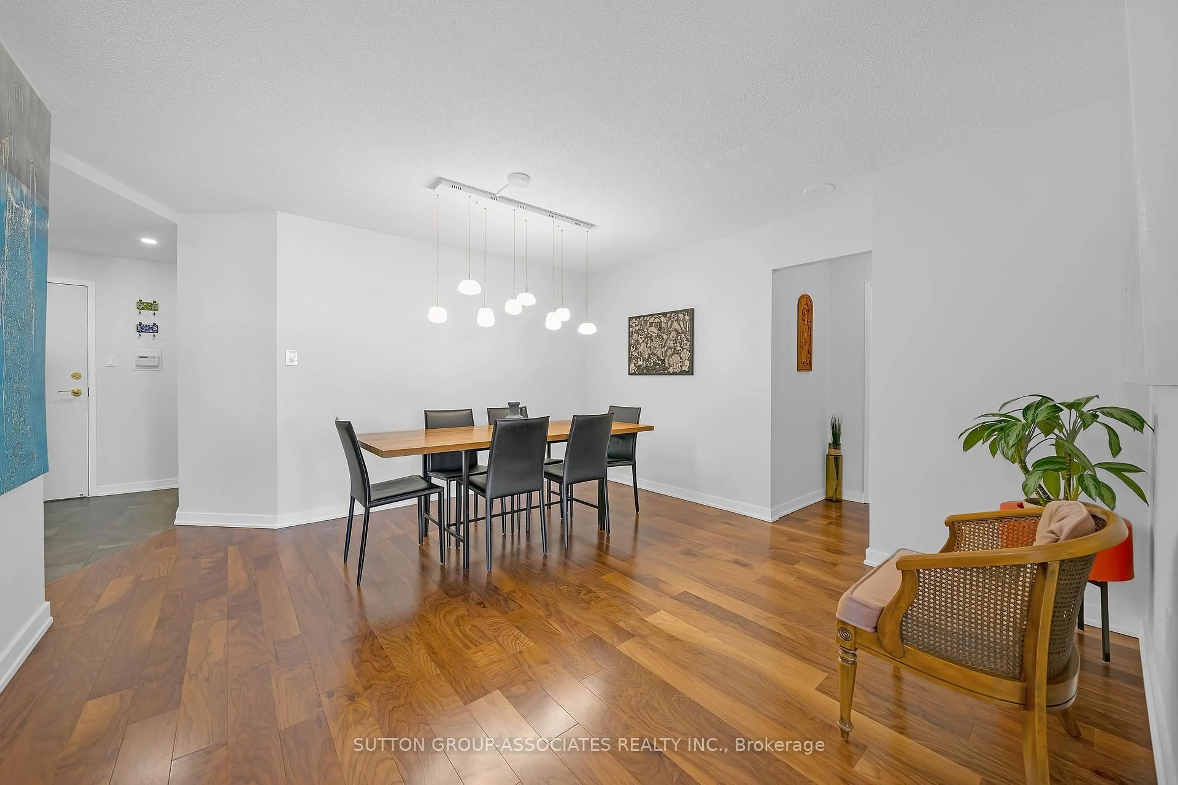 Dining room, wood/laminate floor for 130 Carlton St #601, Toronto Ontario M5A 4K3
