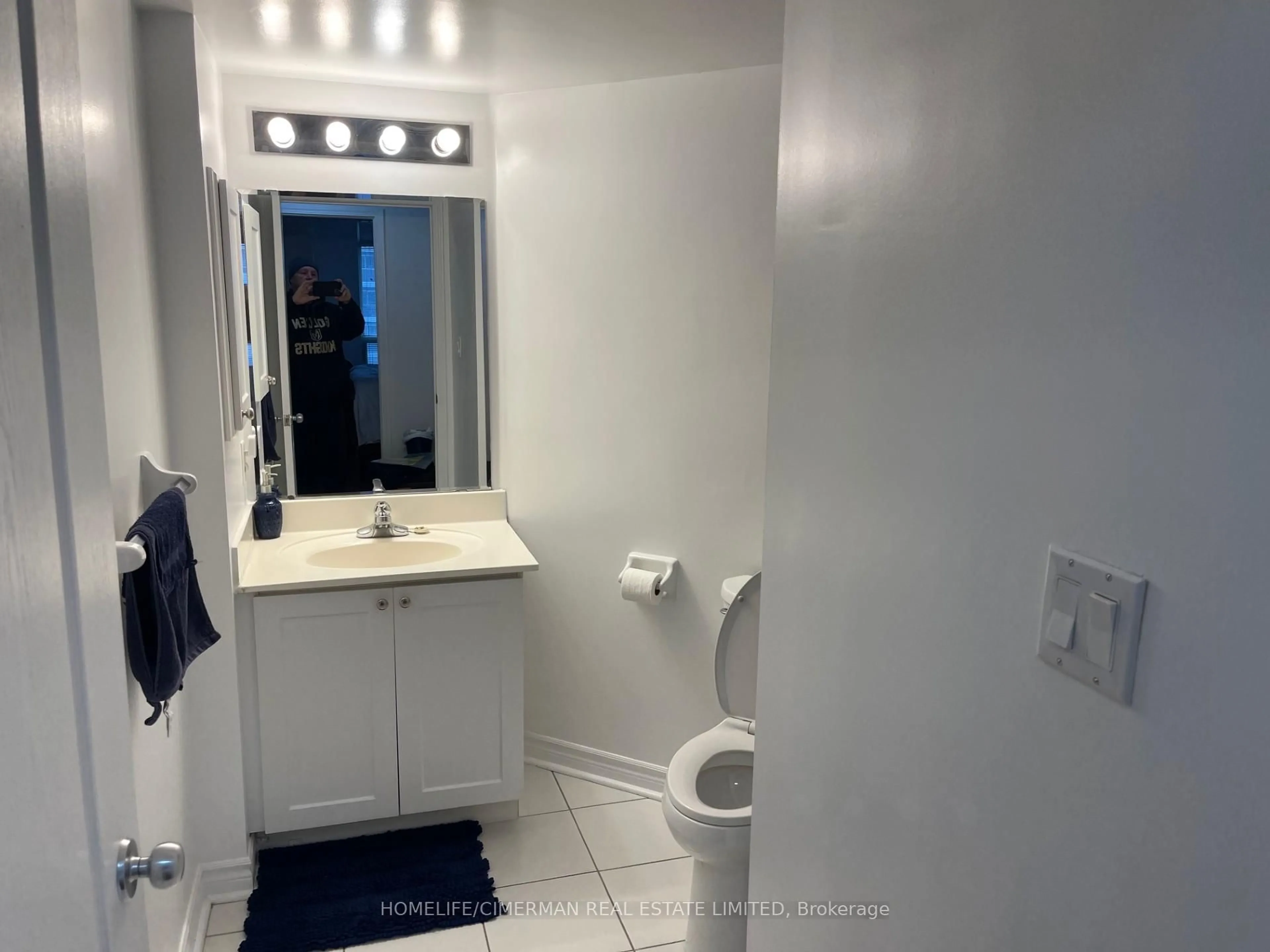 Standard bathroom, unknown for 3 REAN Dr #1202, Toronto Ontario M2K 3C2