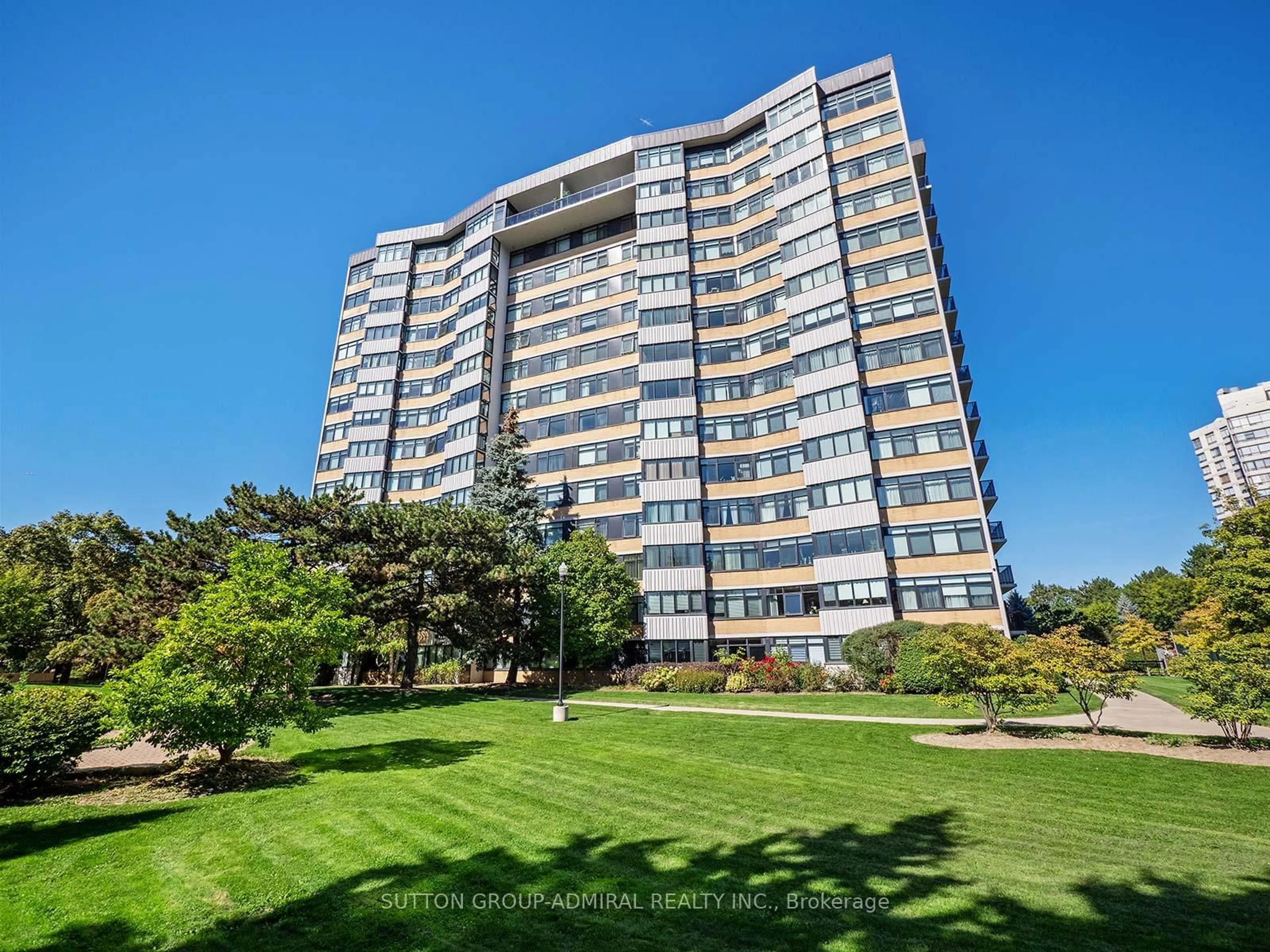 A pic from outside/outdoor area/front of a property/back of a property/a pic from drone, building for 90 Fisherville Rd #804, Toronto Ontario M2R 3J9