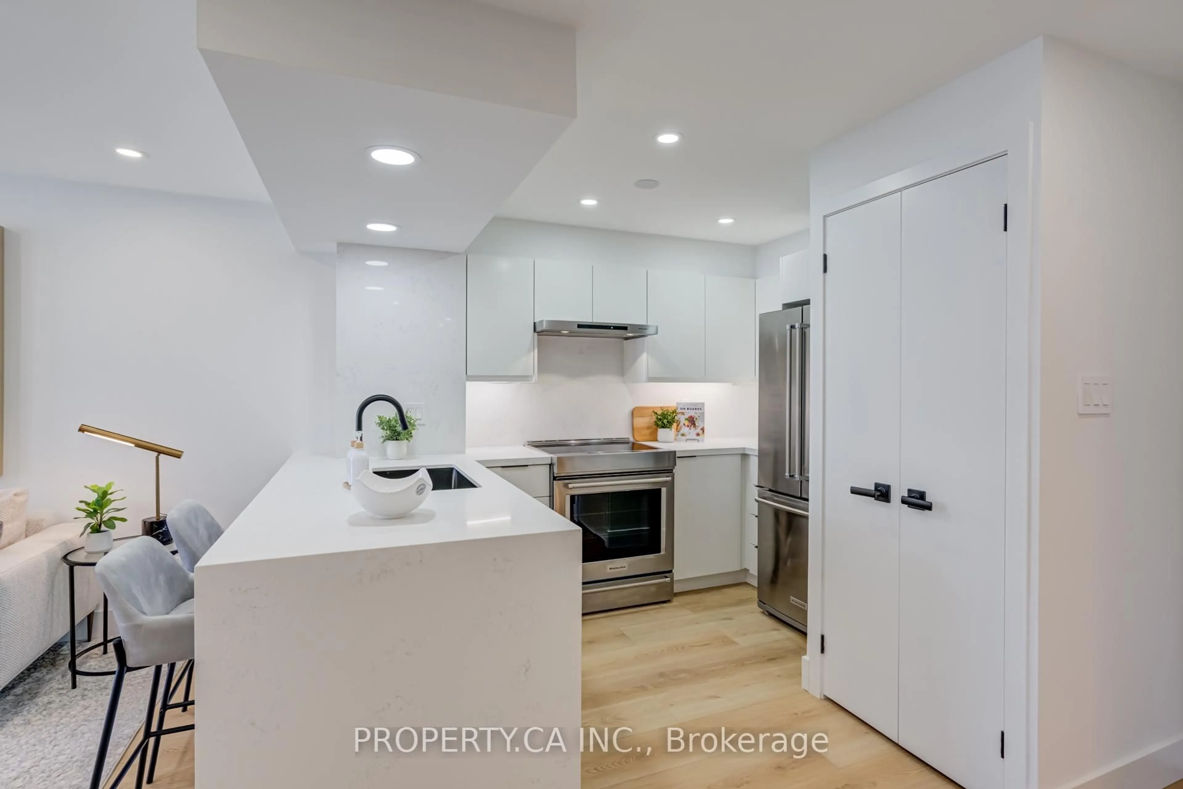 Open concept kitchen, unknown for 801 King St #1204, Toronto Ontario M5V 3C9
