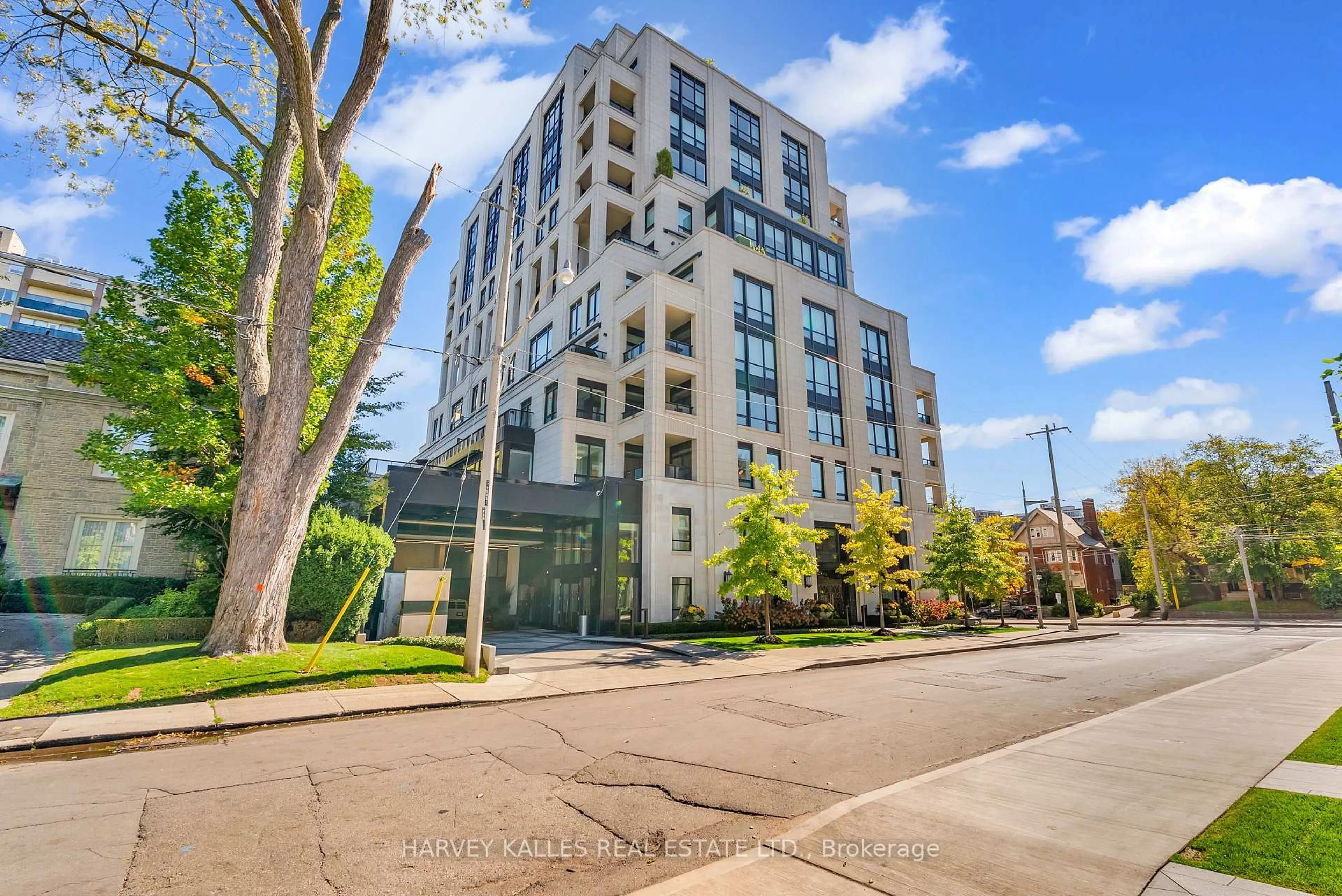A pic from outside/outdoor area/front of a property/back of a property/a pic from drone, building for 1 Forest Hill Rd #305, Toronto Ontario M4V 1R1