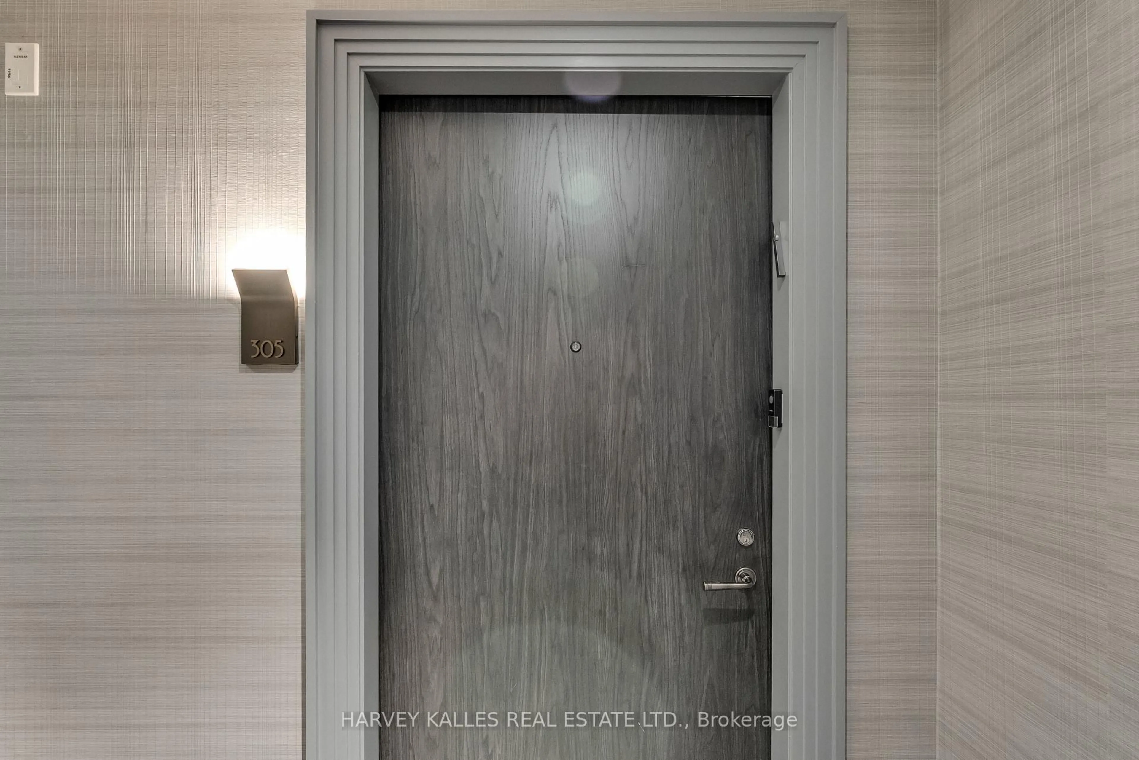 Indoor foyer for 1 Forest Hill Rd #305, Toronto Ontario M4V 1R1